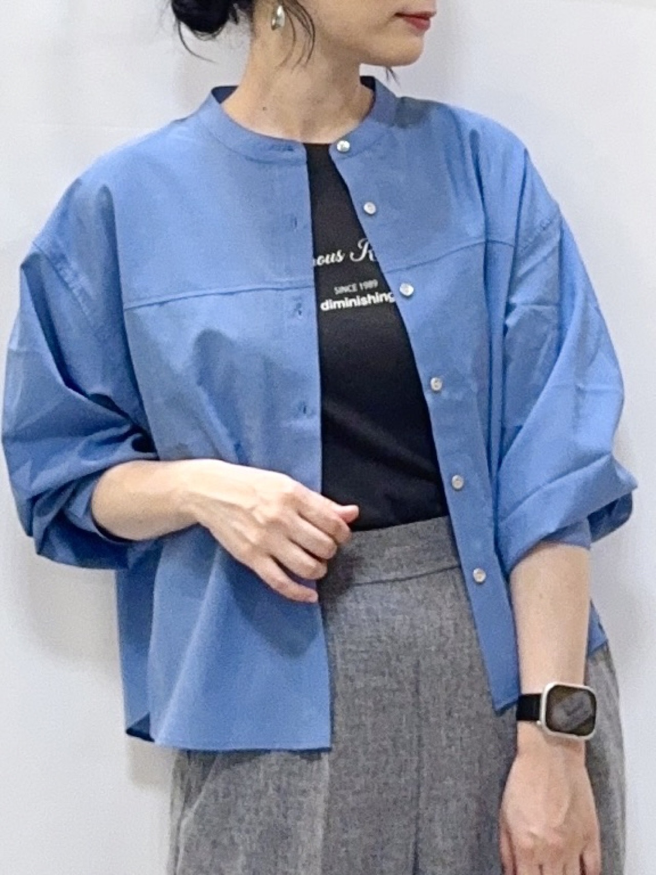 𝐇𝐢𝐫𝐨𝐦𝐢さんの「SHOO･LA･RUE｜【通気性〇/S-LL/洗濯機可】さらりノーカラーシャツ」を使ったコーディネート