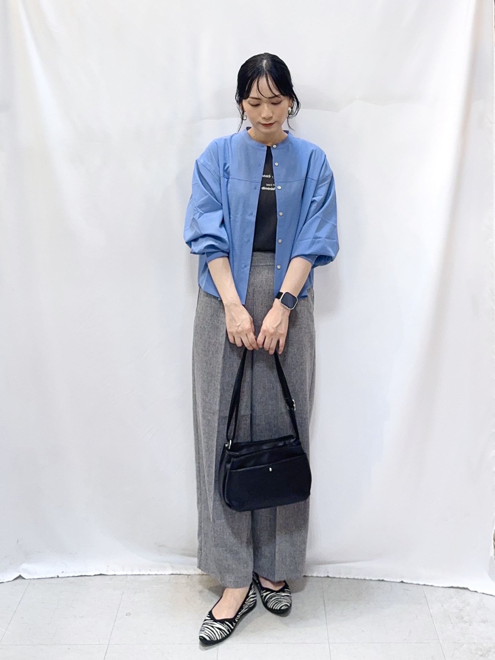 𝐇𝐢𝐫𝐨𝐦𝐢さんの「SHOO･LA･RUE｜【通気性〇/S-LL/洗濯機可】さらりノーカラーシャツ」を使ったコーディネート