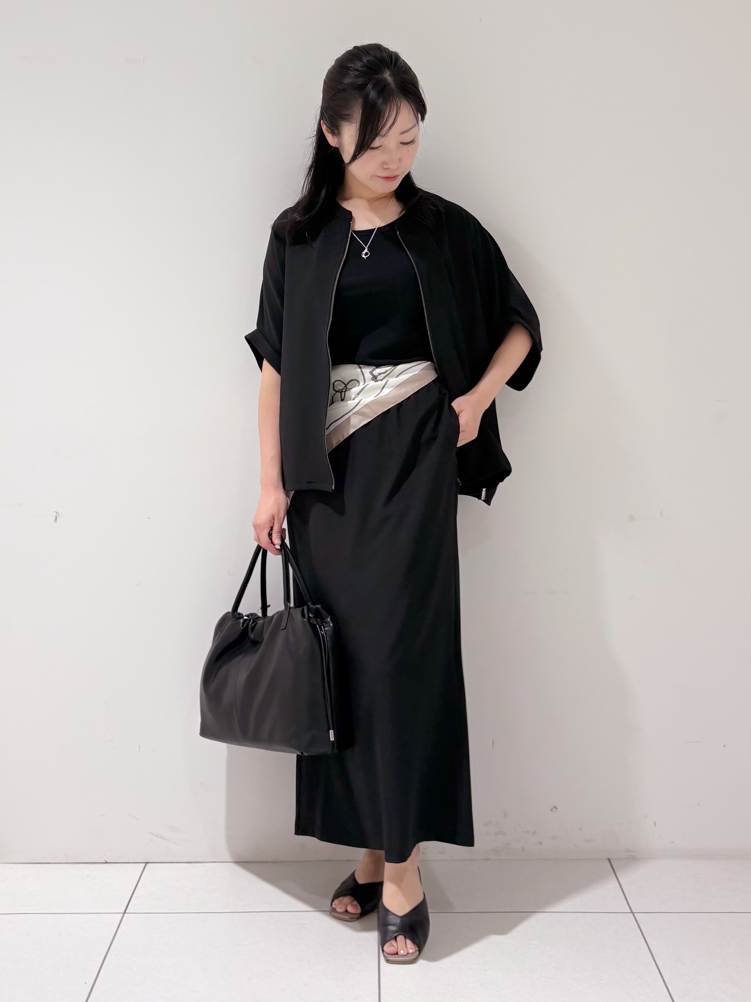 momokoさんの「INDIVI｜【着る日傘】ドルマンフォルムブルゾン」を使ったコーディネート