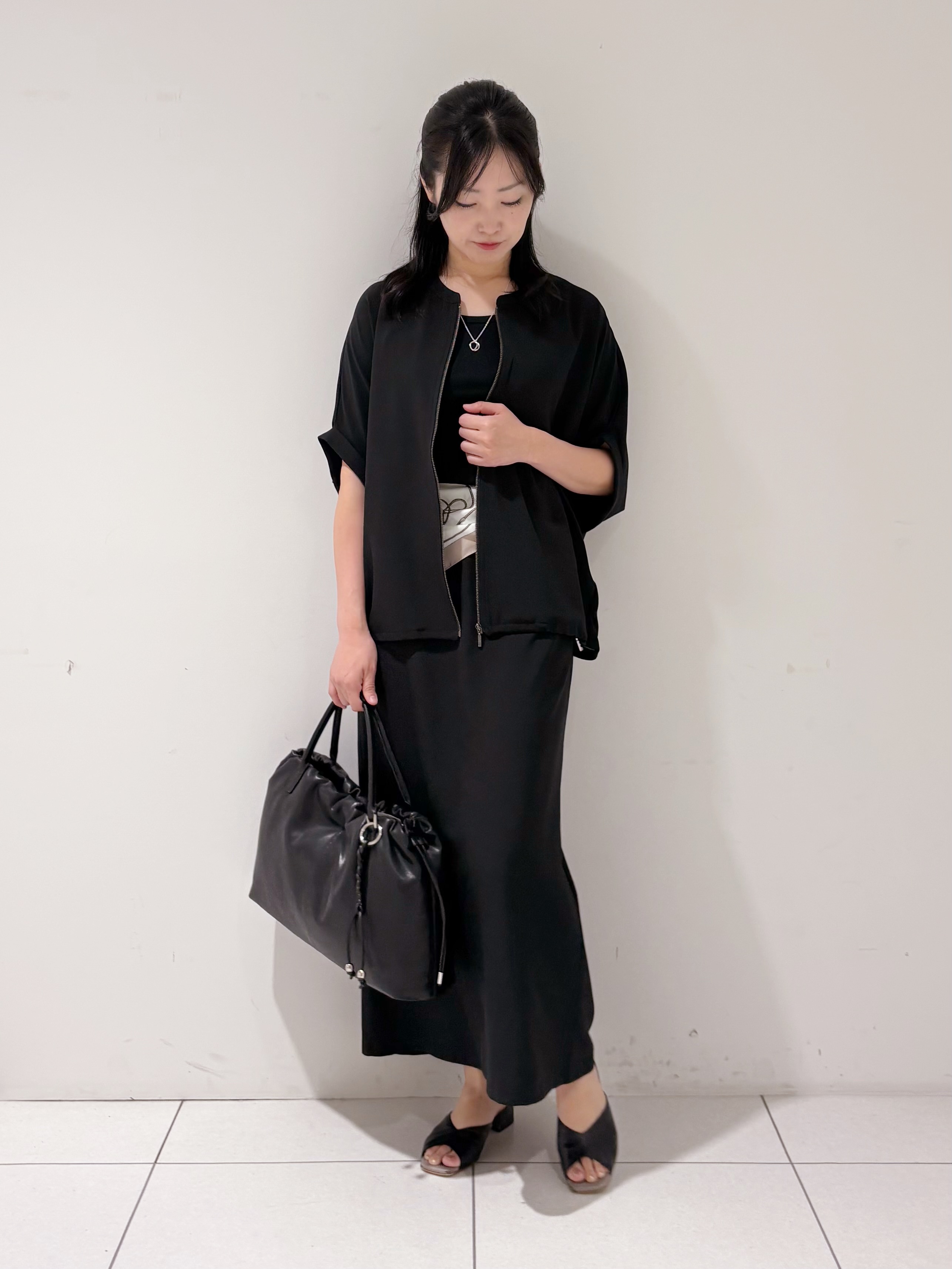 momokoさんの「INDIVI｜【着る日傘】ドルマンフォルムブルゾン」を使ったコーディネート