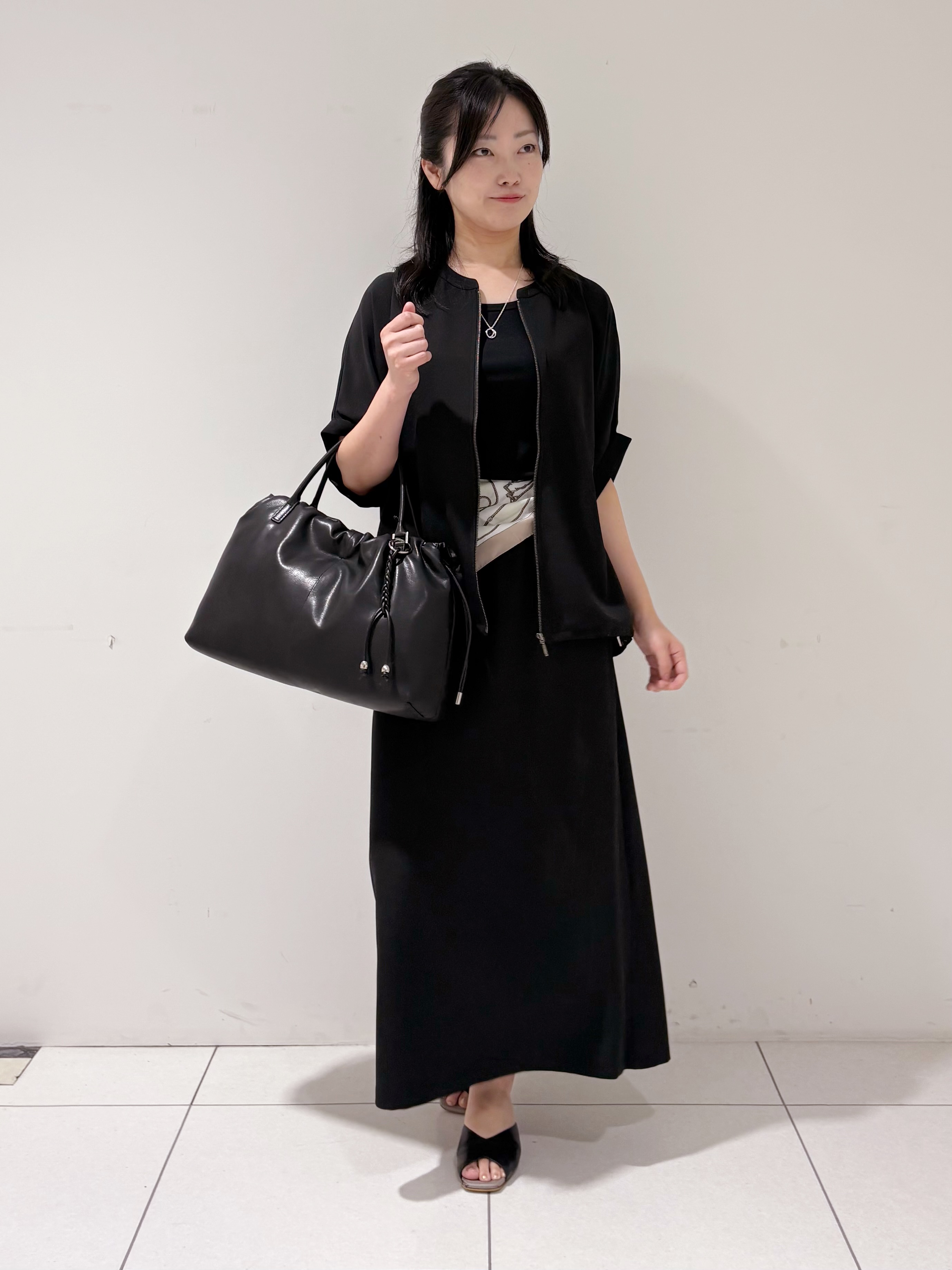 momokoさんの「INDIVI｜【着る日傘】ドルマンフォルムブルゾン」を使ったコーディネート