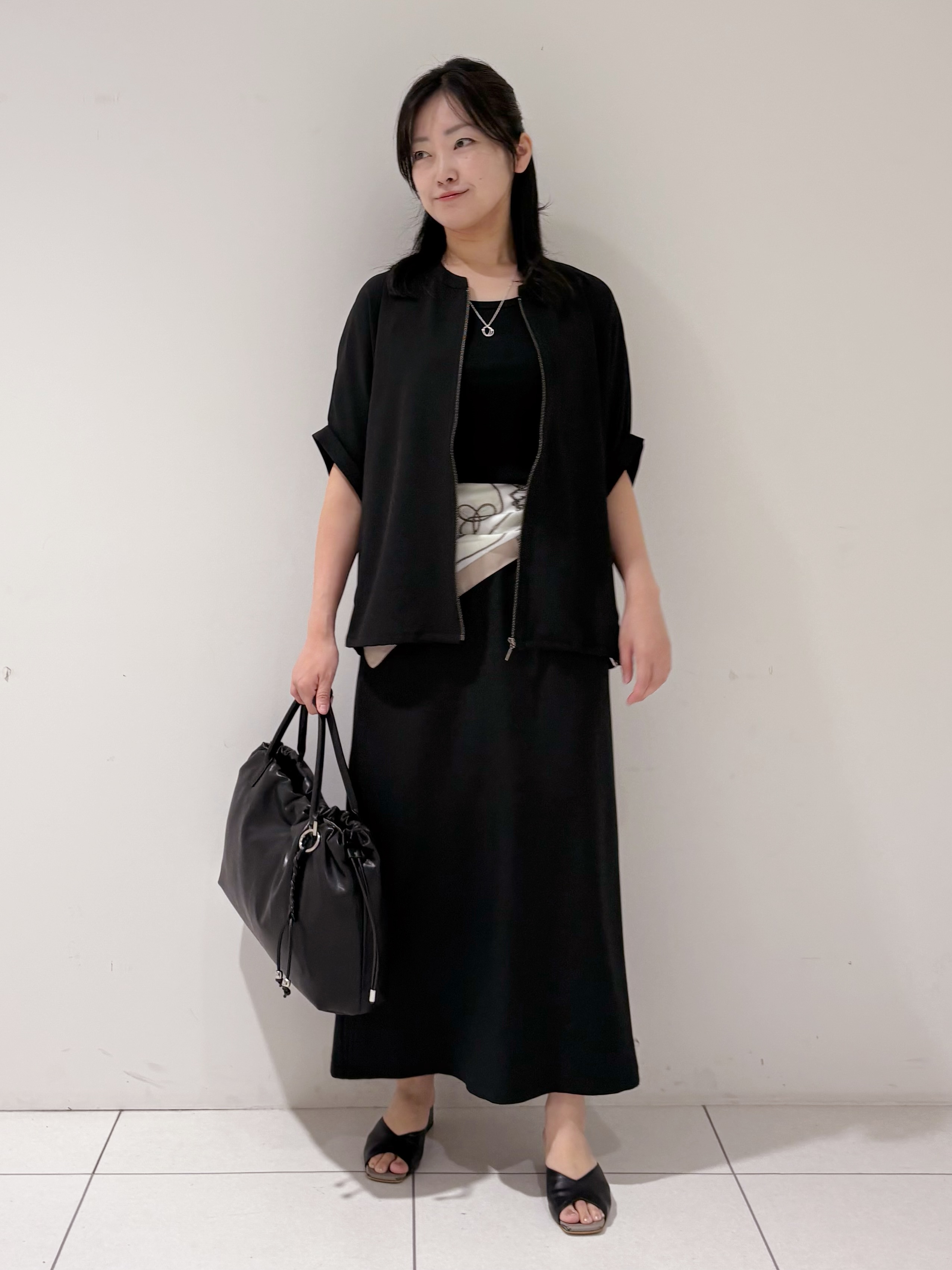 momokoさんの「INDIVI｜【着る日傘】ドルマンフォルムブルゾン」を使ったコーディネート