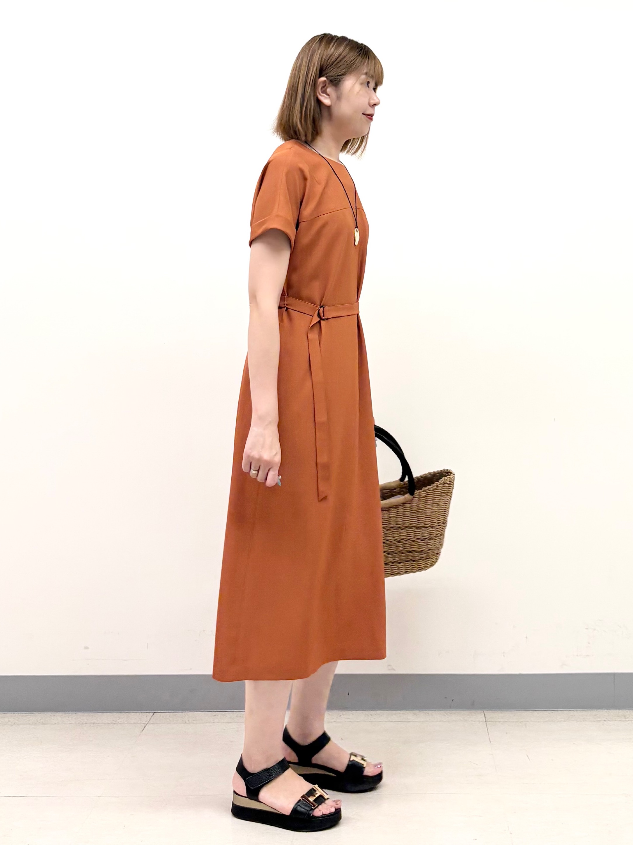 まいこさんの「INDIVI｜【華奢見え】ベルト付きナローワンピース」を使ったコーディネート