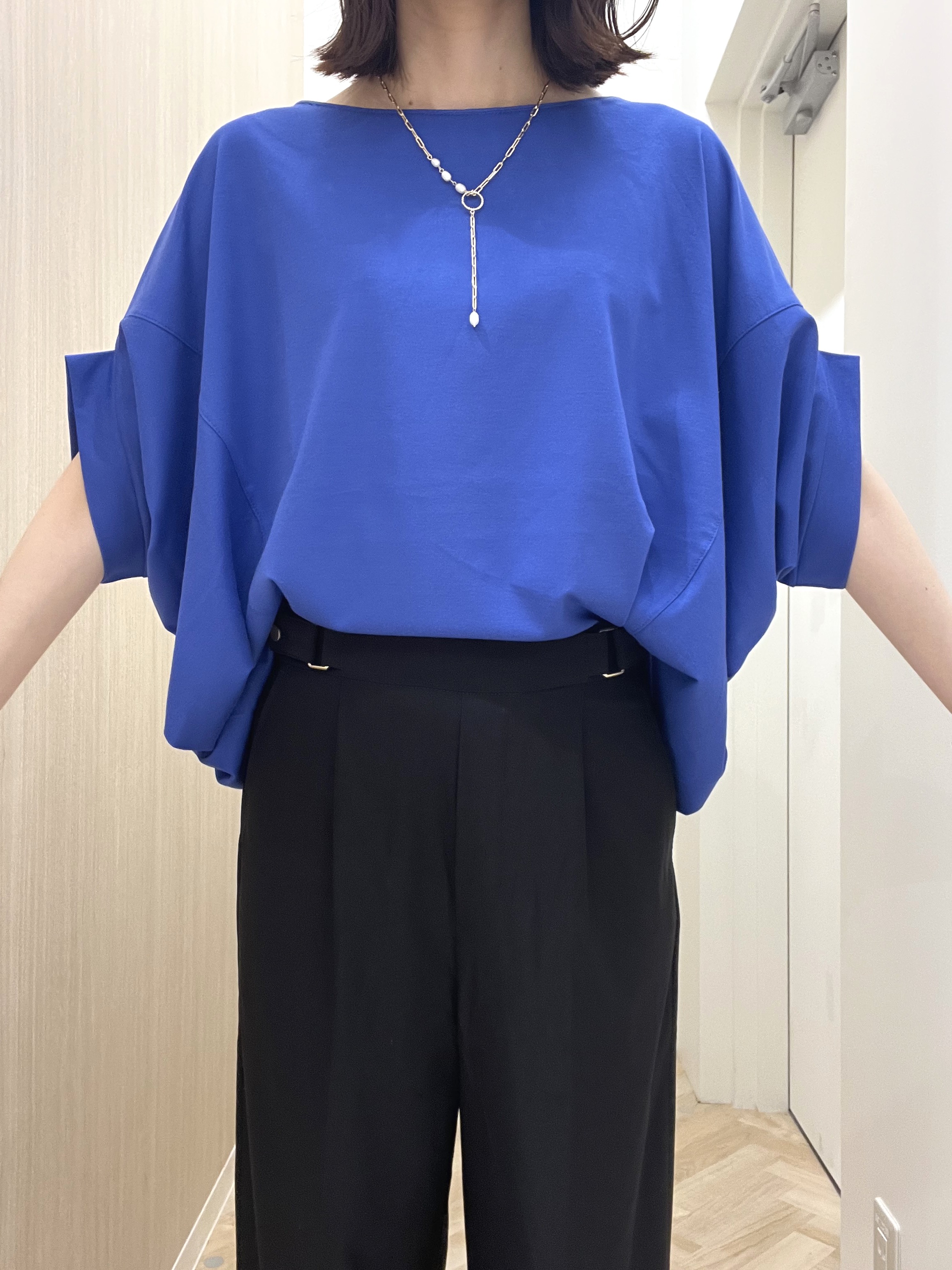  おまつさんの「grove｜【持続冷感・体型カバー】サテンパイピングドルマンカットソー」を使ったコーディネート