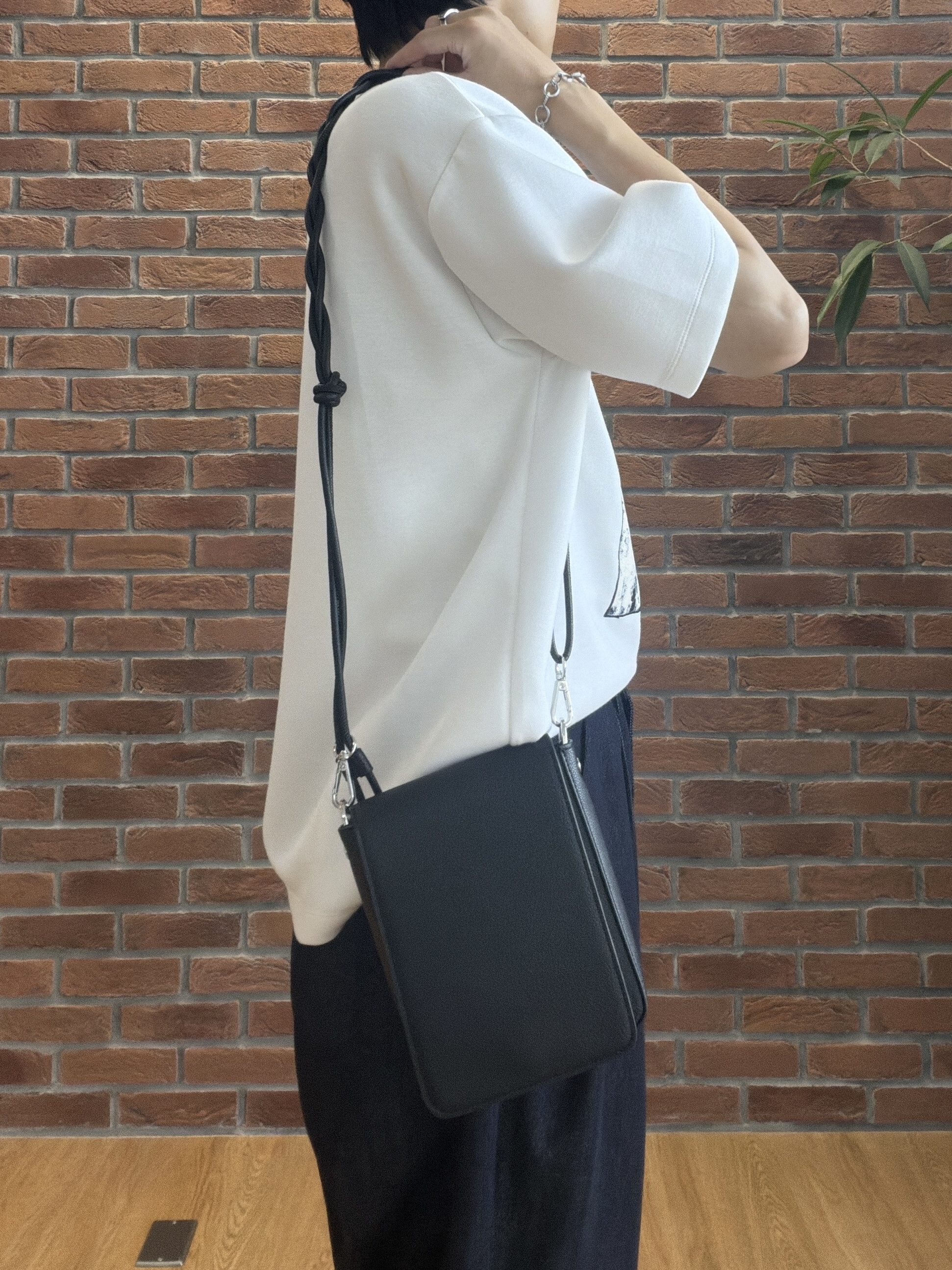ドイさんの「tk.TAKEO KIKUCHI｜コンシールドエンブロTシャツ」を使ったコーディネート