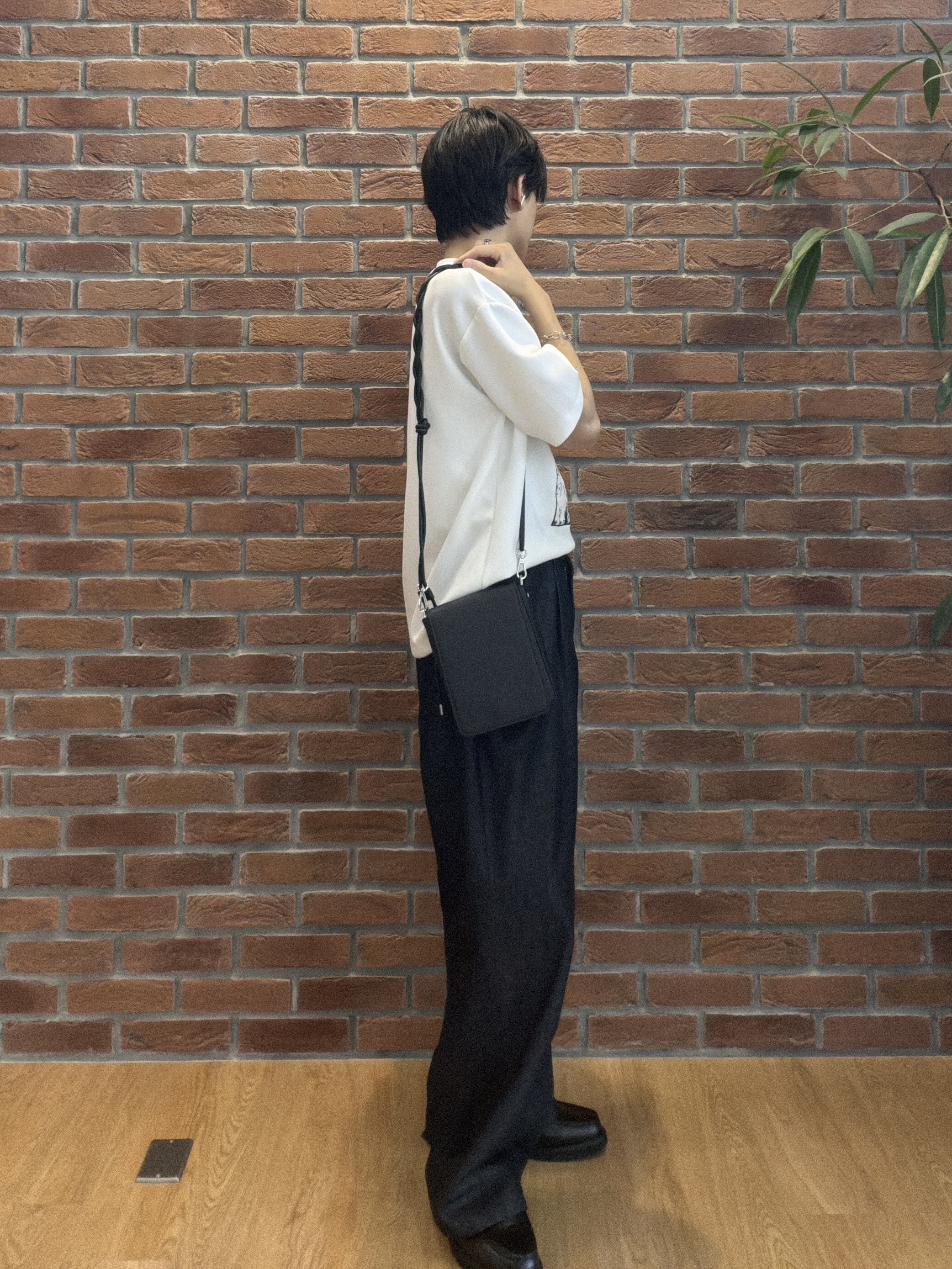 ドイさんの「tk.TAKEO KIKUCHI｜コンシールドエンブロTシャツ」を使ったコーディネート