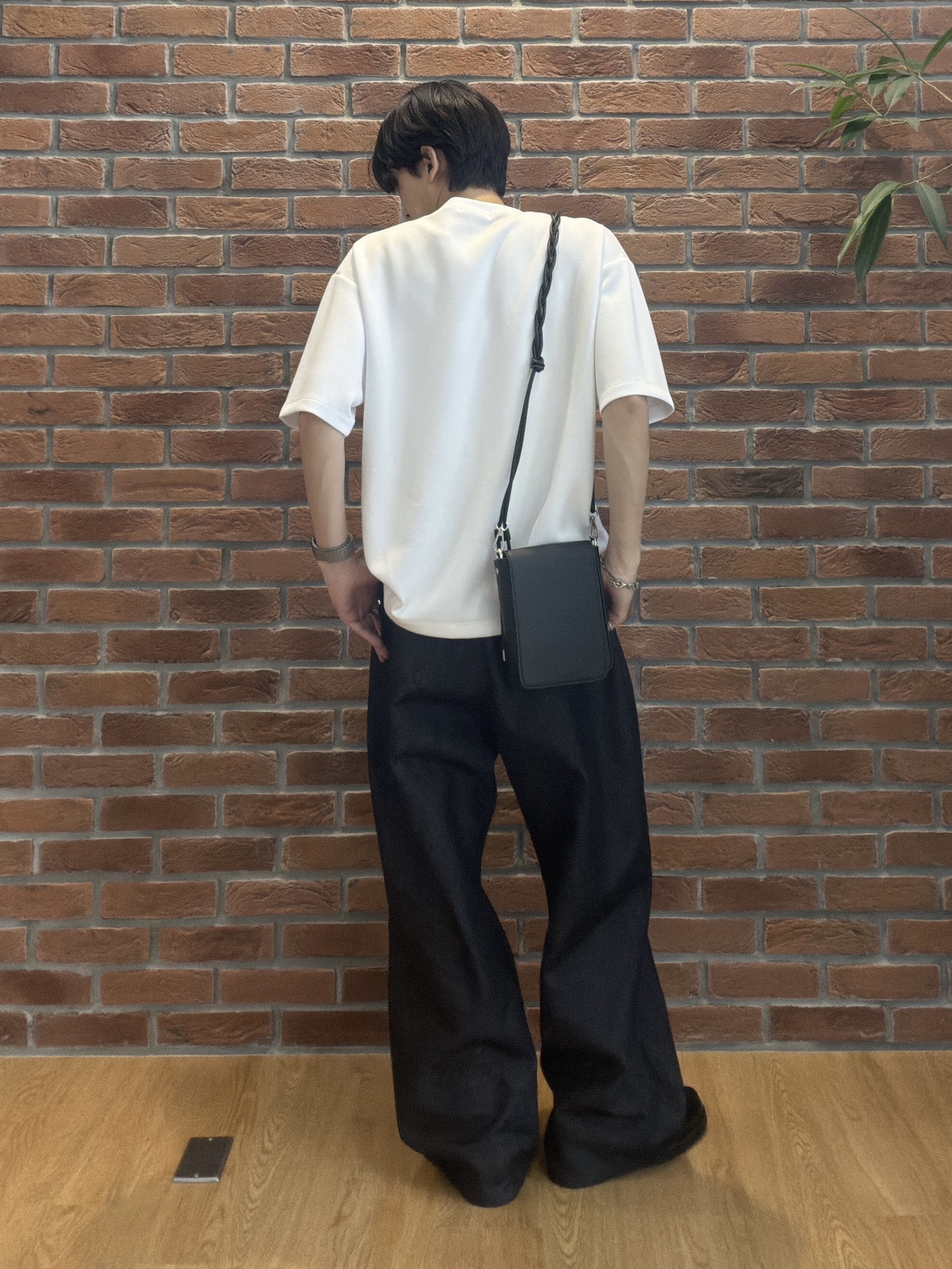 ドイさんの「tk.TAKEO KIKUCHI｜コンシールドエンブロTシャツ」を使ったコーディネート