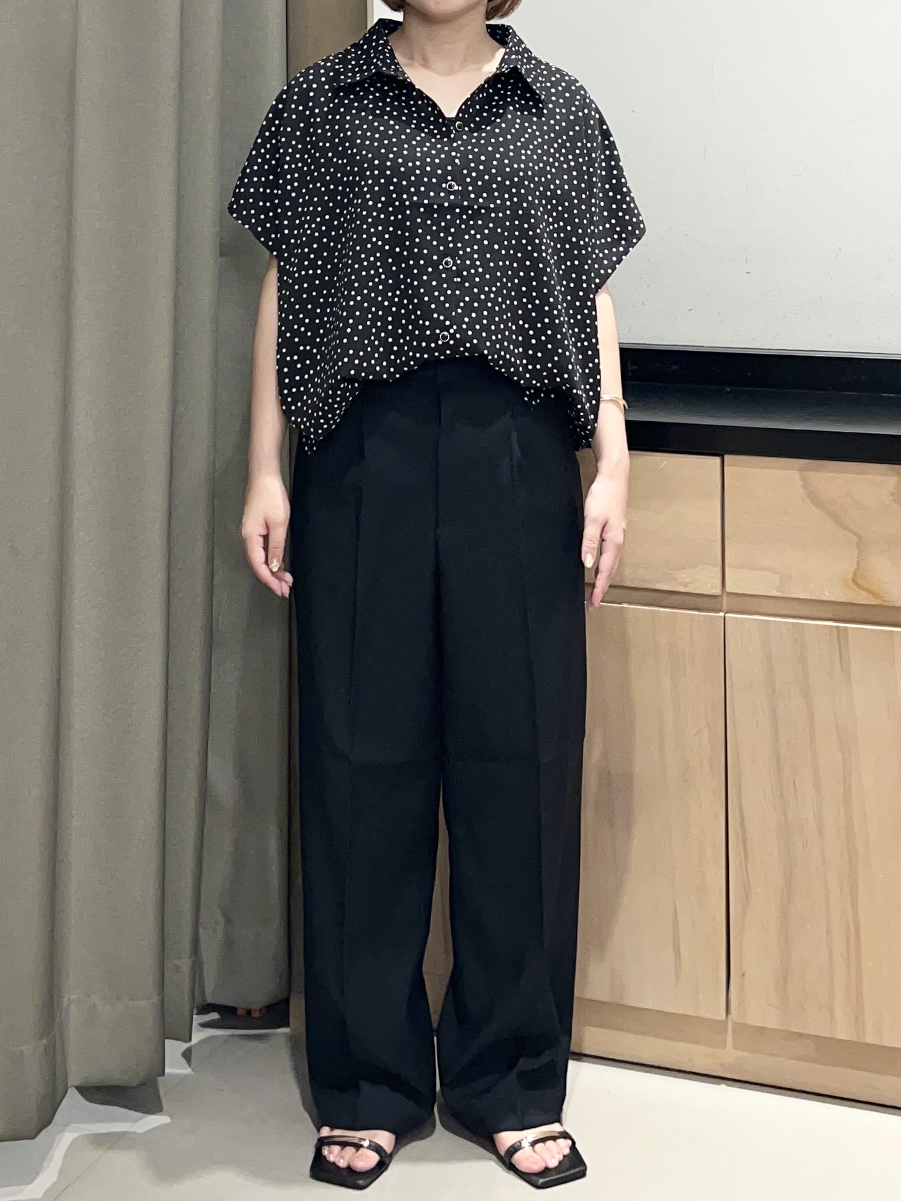かのさんの「THE SHOP TK｜大人のためのドット柄 襟付きブラウス」を使ったコーディネート