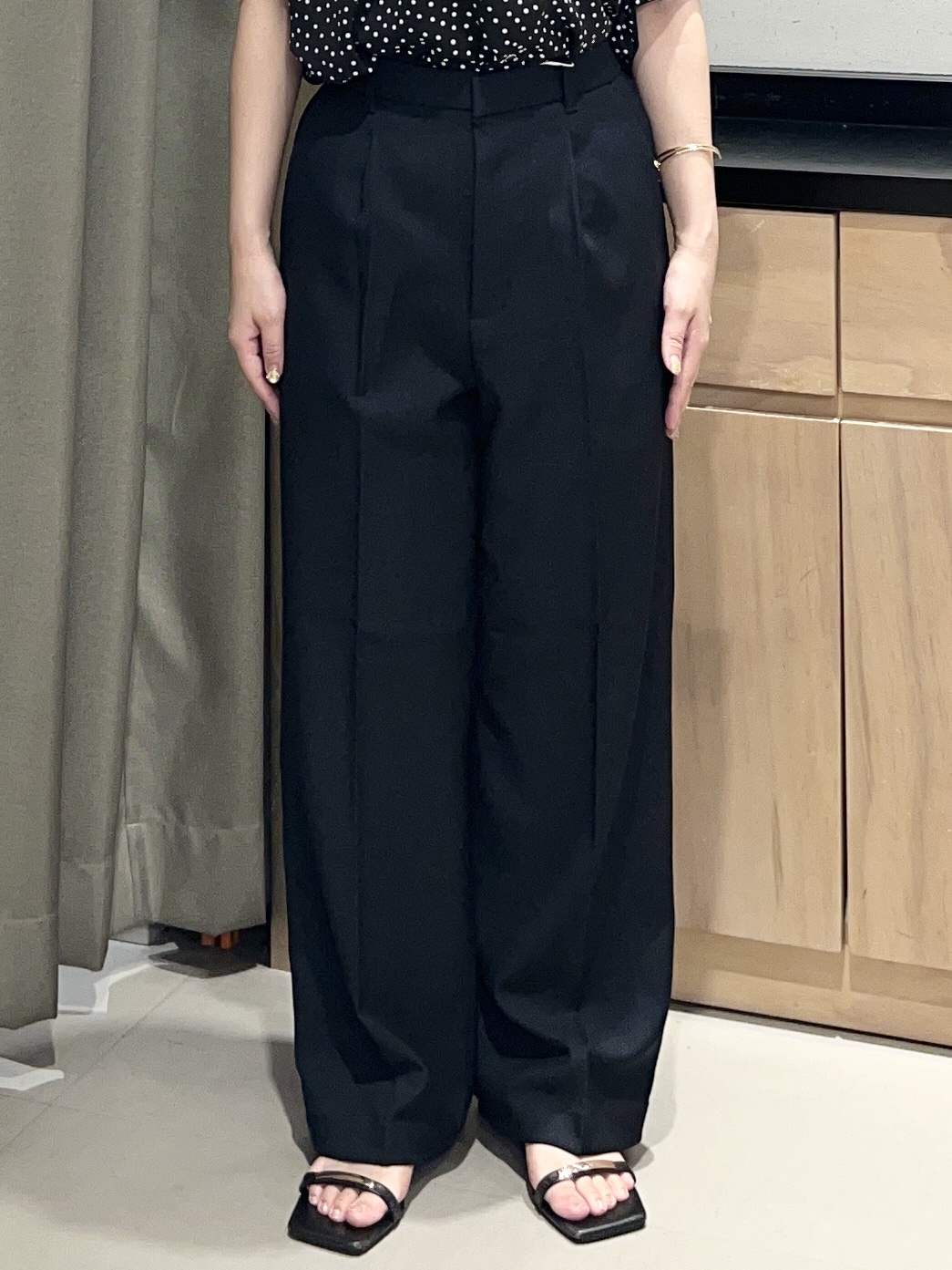 かのさんの「THE SHOP TK｜大人のためのドット柄 襟付きブラウス」を使ったコーディネート