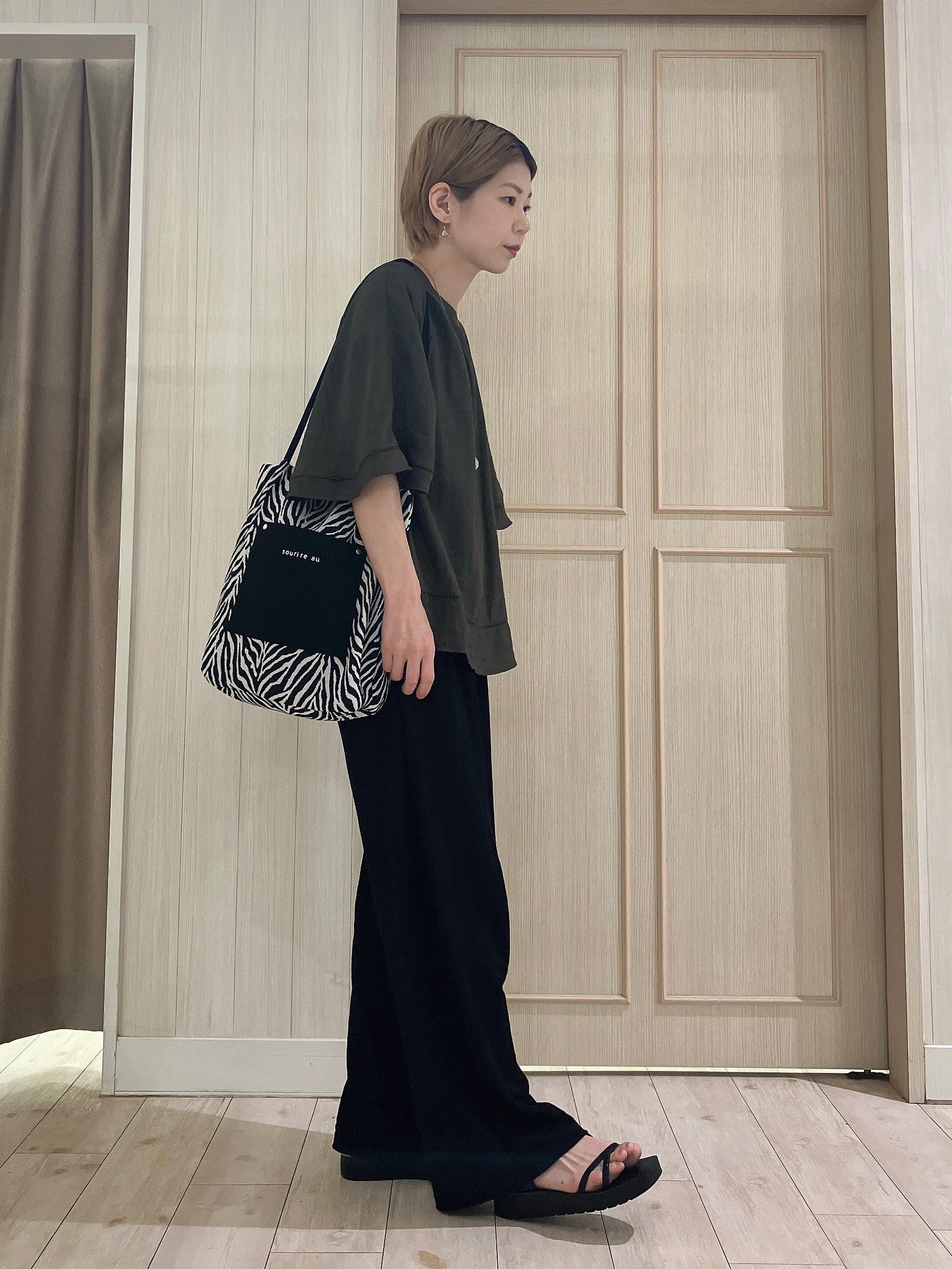 Turnerさんの「SHOO･LA･RUE｜【ひんやり/S-LL/体型カバー】はしごレースが涼し気な スラブポンチョ風ブラウス」を使ったコーディネート