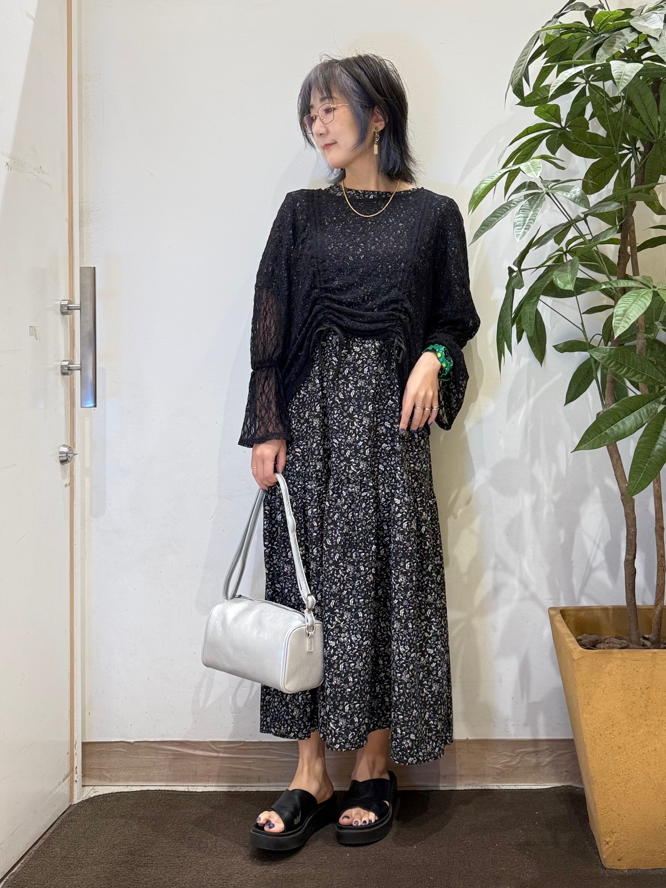 misakiさんの「SHOO･LA･RUE｜レースで華やかに映える 旬な透け感の レースシャーリングトップス」を使ったコーディネート