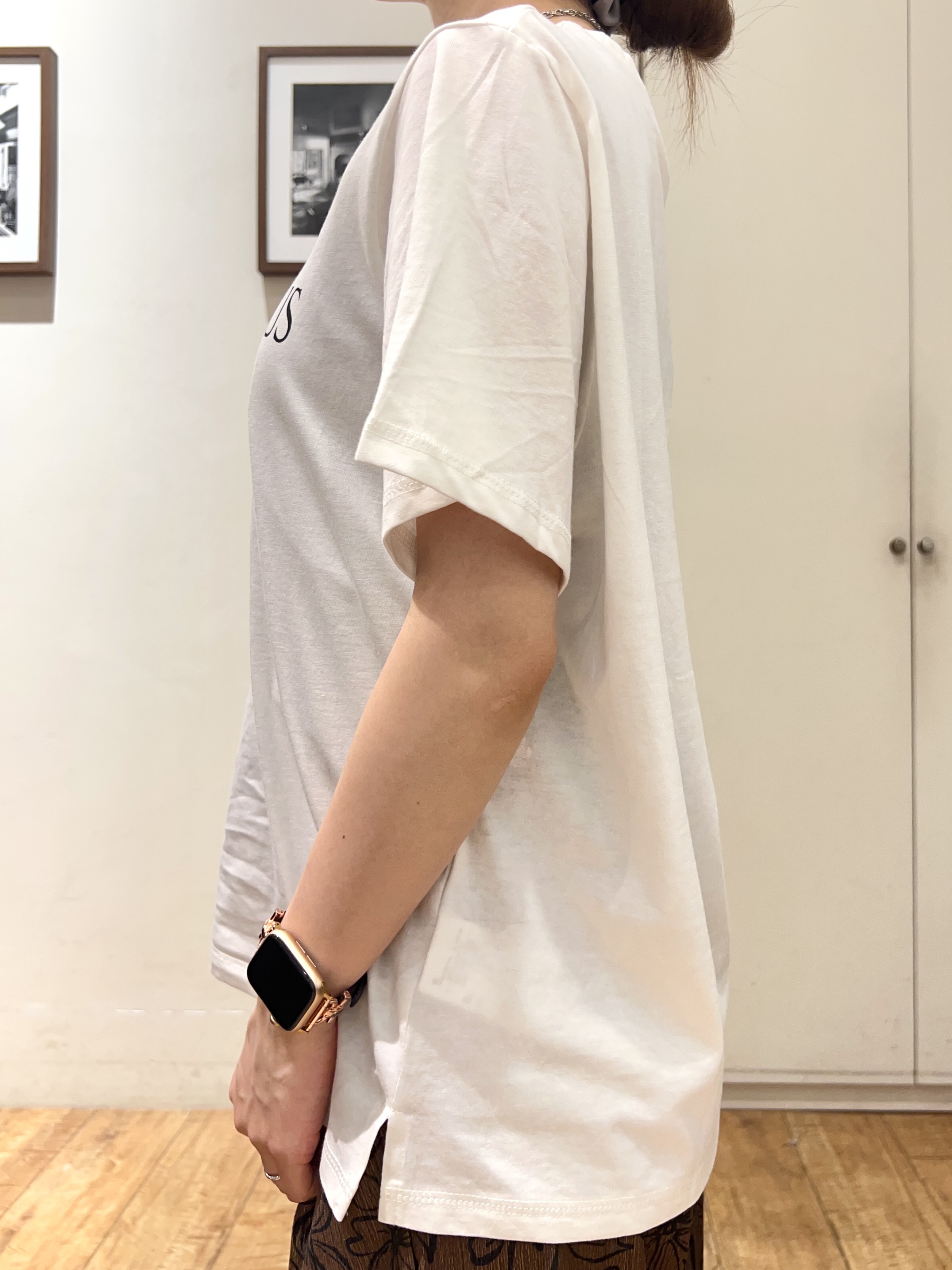 AIRIさんの「SHOO･LA･RUE｜【ひんやり/S-LL/洗濯機可】真夏に着たい 大人のベーシックカラープリントTシャツ」を使ったコーディネート