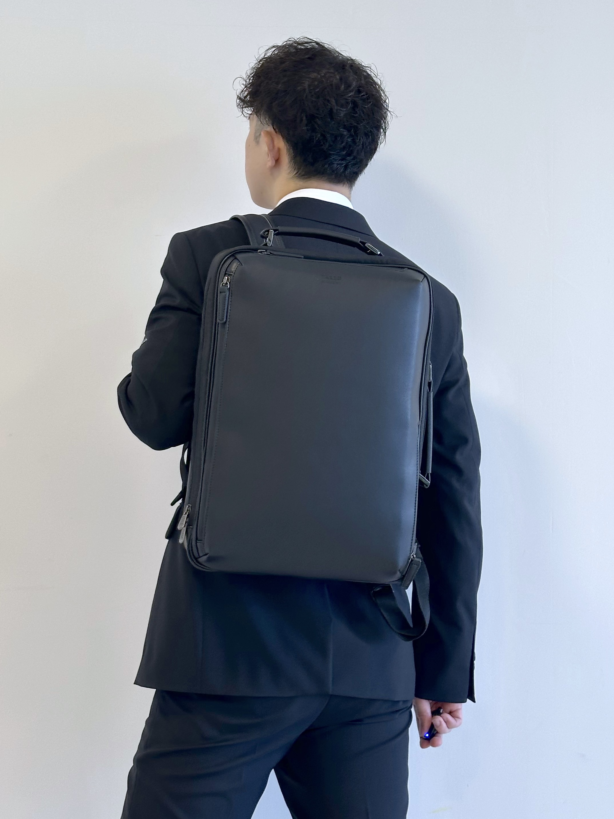 イッシーさんの「TAKEO KIKUCHI｜【Begin掲載】コーデュラ（R）夏素材ウールトロ　ストレッチスーツ」を使ったコーディネート