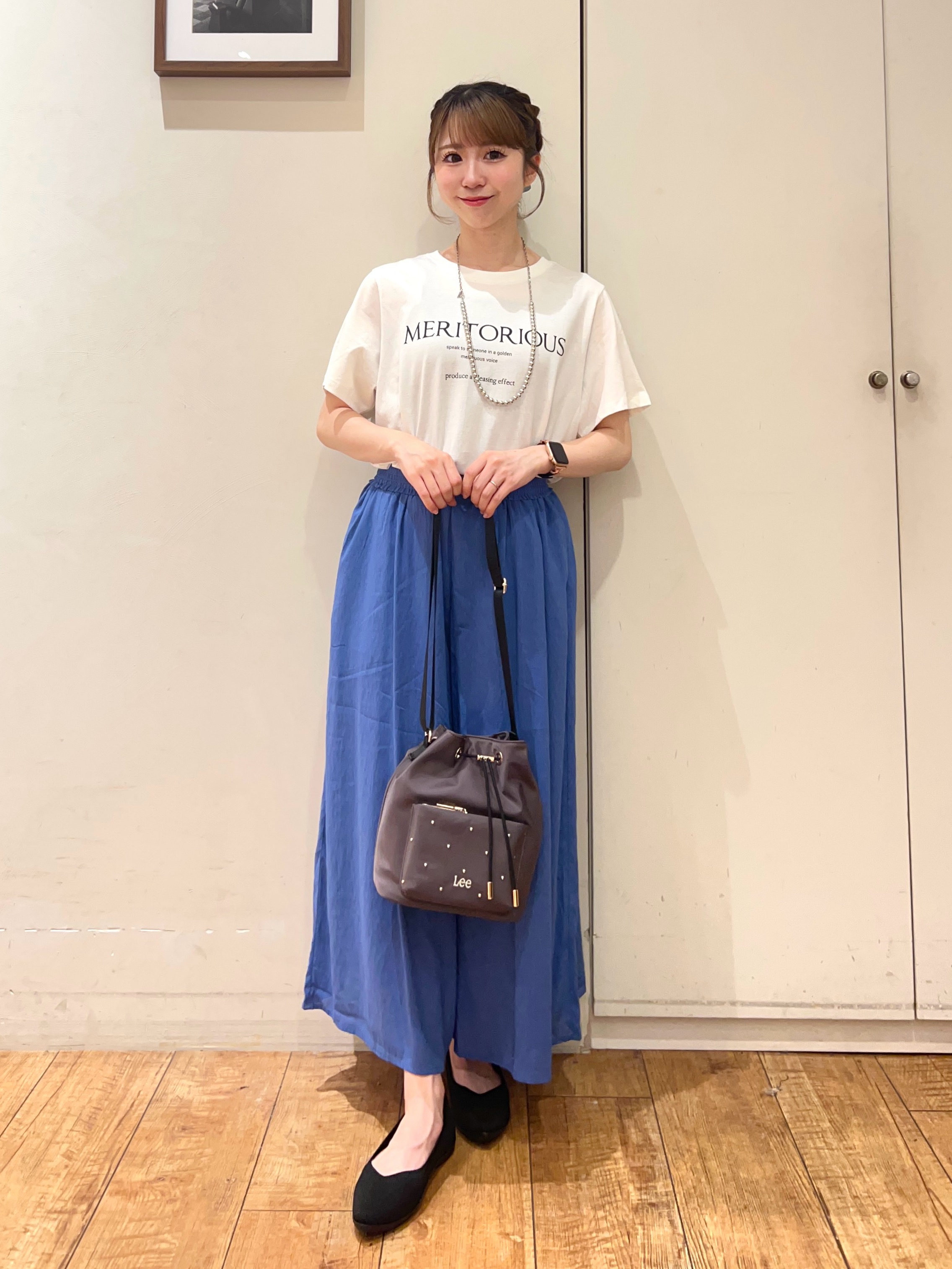 AIRIさんの「SHOO･LA･RUE｜【ひんやり/S-LL/洗濯機可】真夏に着たい 大人のベーシックカラープリントTシャツ」を使ったコーディネート