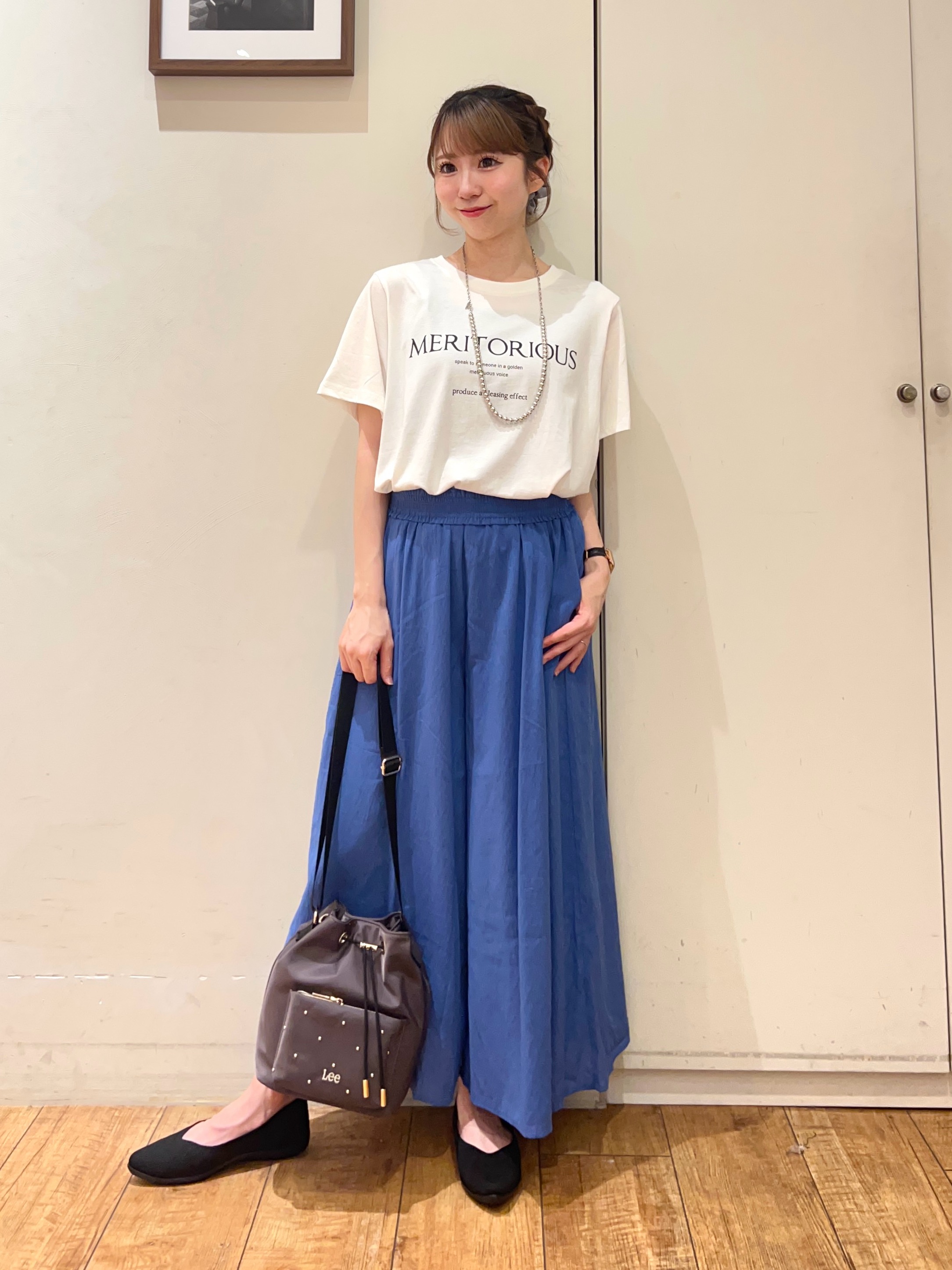 AIRIさんの「SHOO･LA･RUE｜【ひんやり/S-LL/洗濯機可】真夏に着たい 大人のベーシックカラープリントTシャツ」を使ったコーディネート