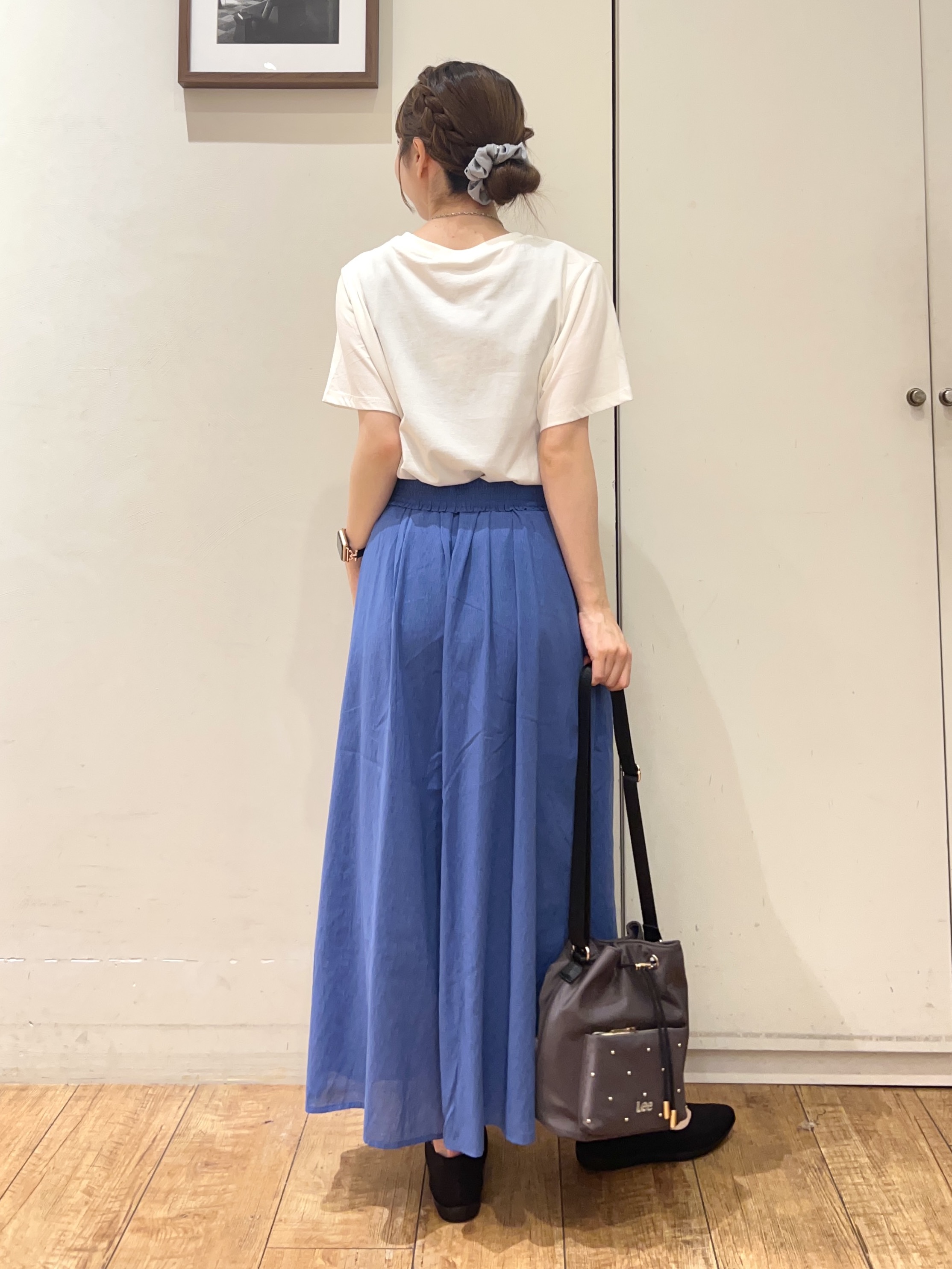 AIRIさんの「SHOO･LA･RUE｜【ひんやり/S-LL/洗濯機可】真夏に着たい 大人のベーシックカラープリントTシャツ」を使ったコーディネート