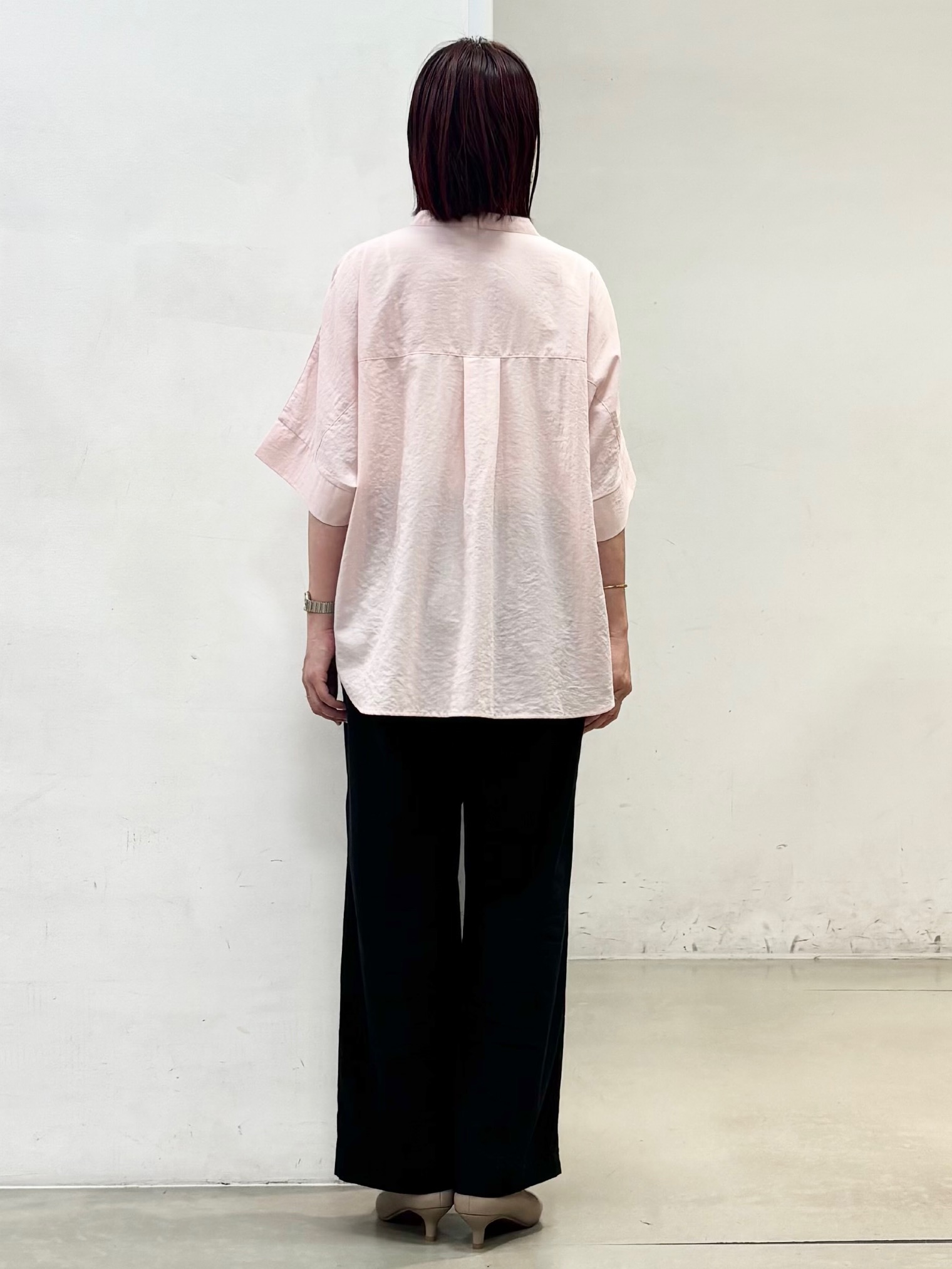 fujiさんの「THE SHOP TK｜【高レビュー/体型カバー】さらっと快適 ドルマン5分袖ブラウス」を使ったコーディネート