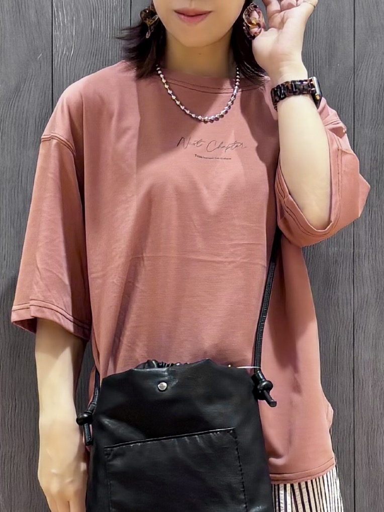 meiさんの「SHOO･LA･RUE｜【S-LL/体型カバー】インせず着られる 配色ステッチ 5分袖ロゴTシャツ」を使ったコーディネート