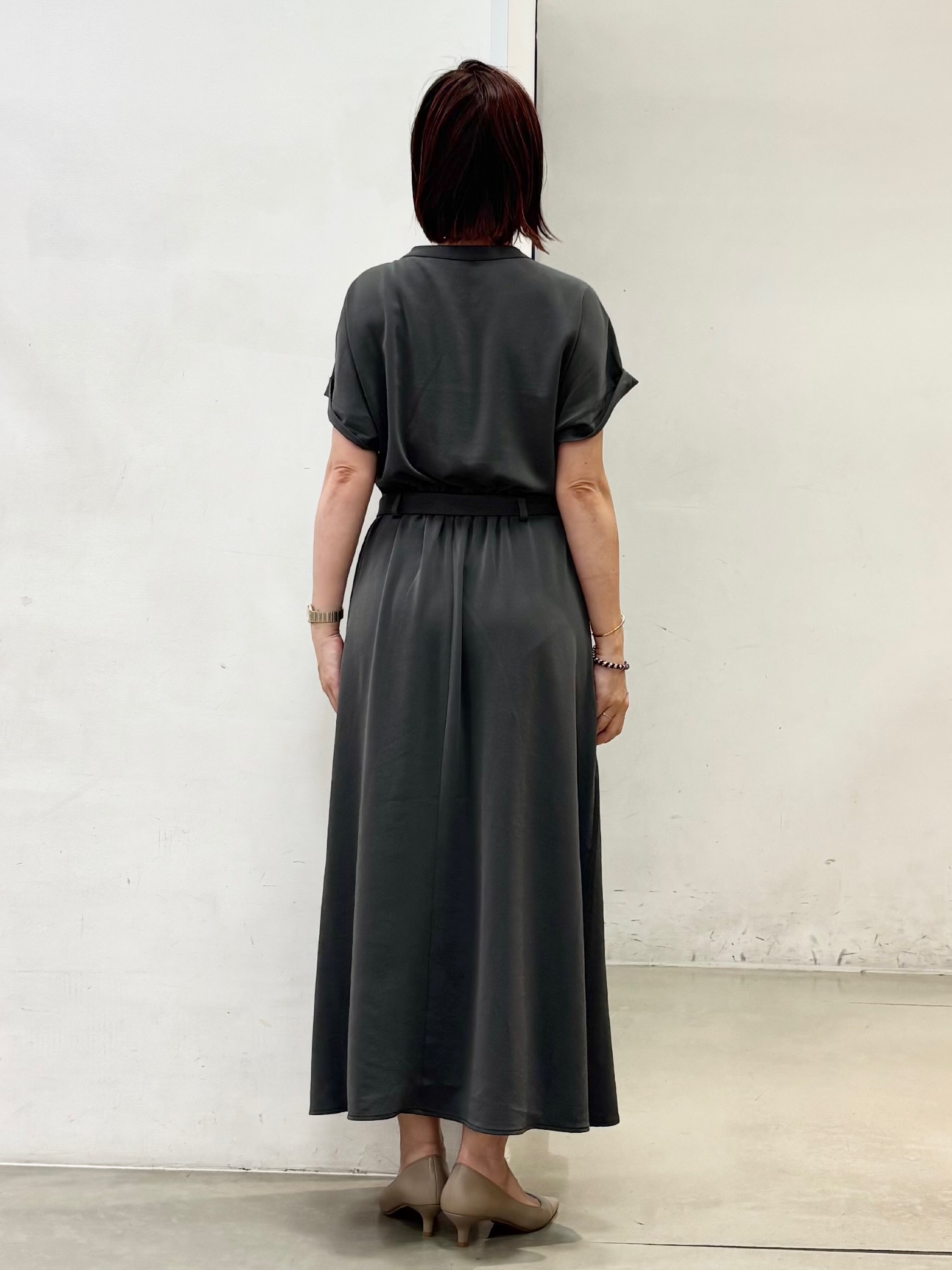 fujiさんの「THE SHOP TK｜【M-XL/ひんやり/遮熱】やみつきになる とろみスキッパーワンピース」を使ったコーディネート