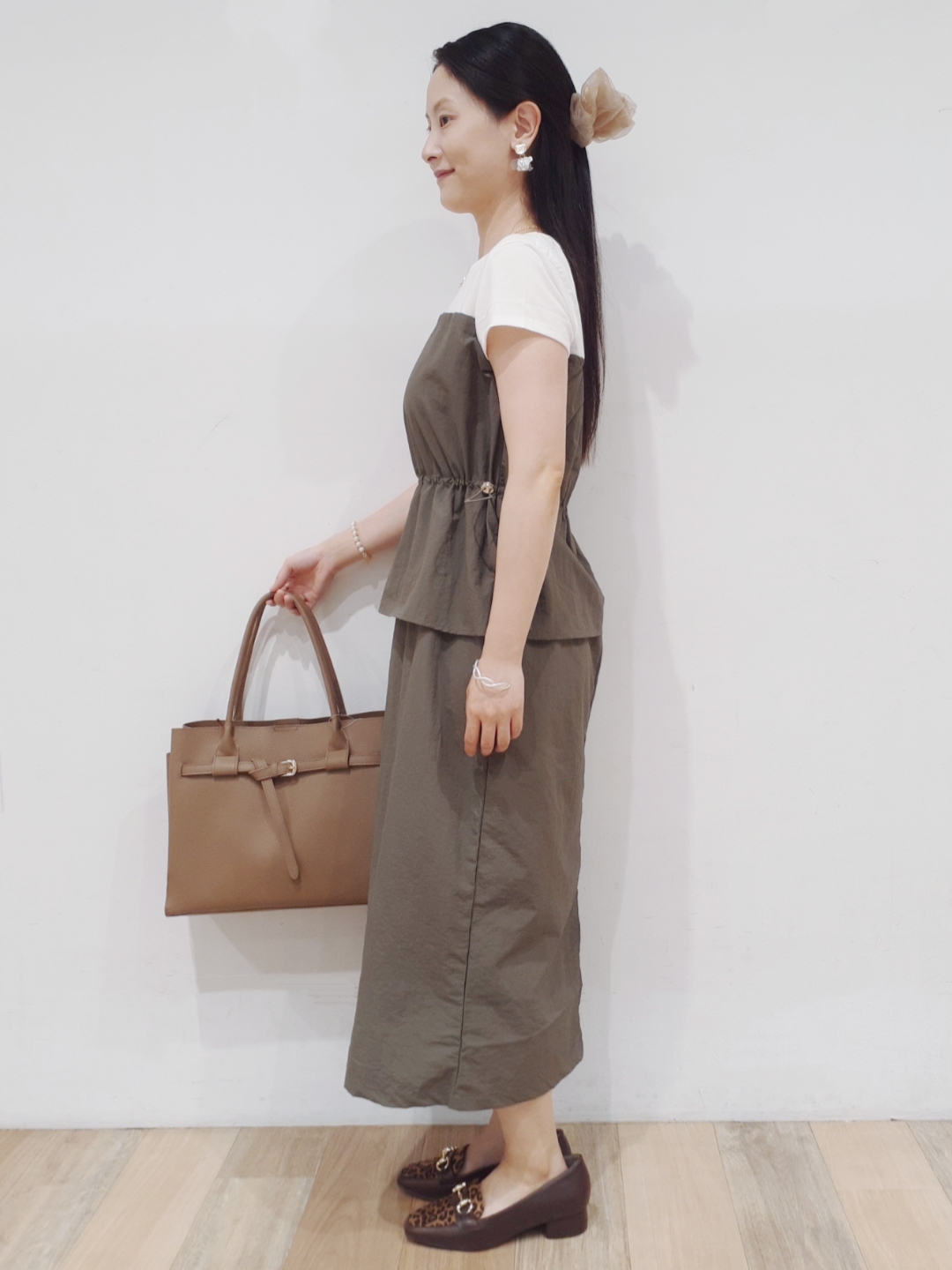 にこさんの「grove｜【低身長さんも選べる着丈・洗濯機◎】1枚で旬顔！Tシャツドッキングドロストワンピース」を使ったコーディネート