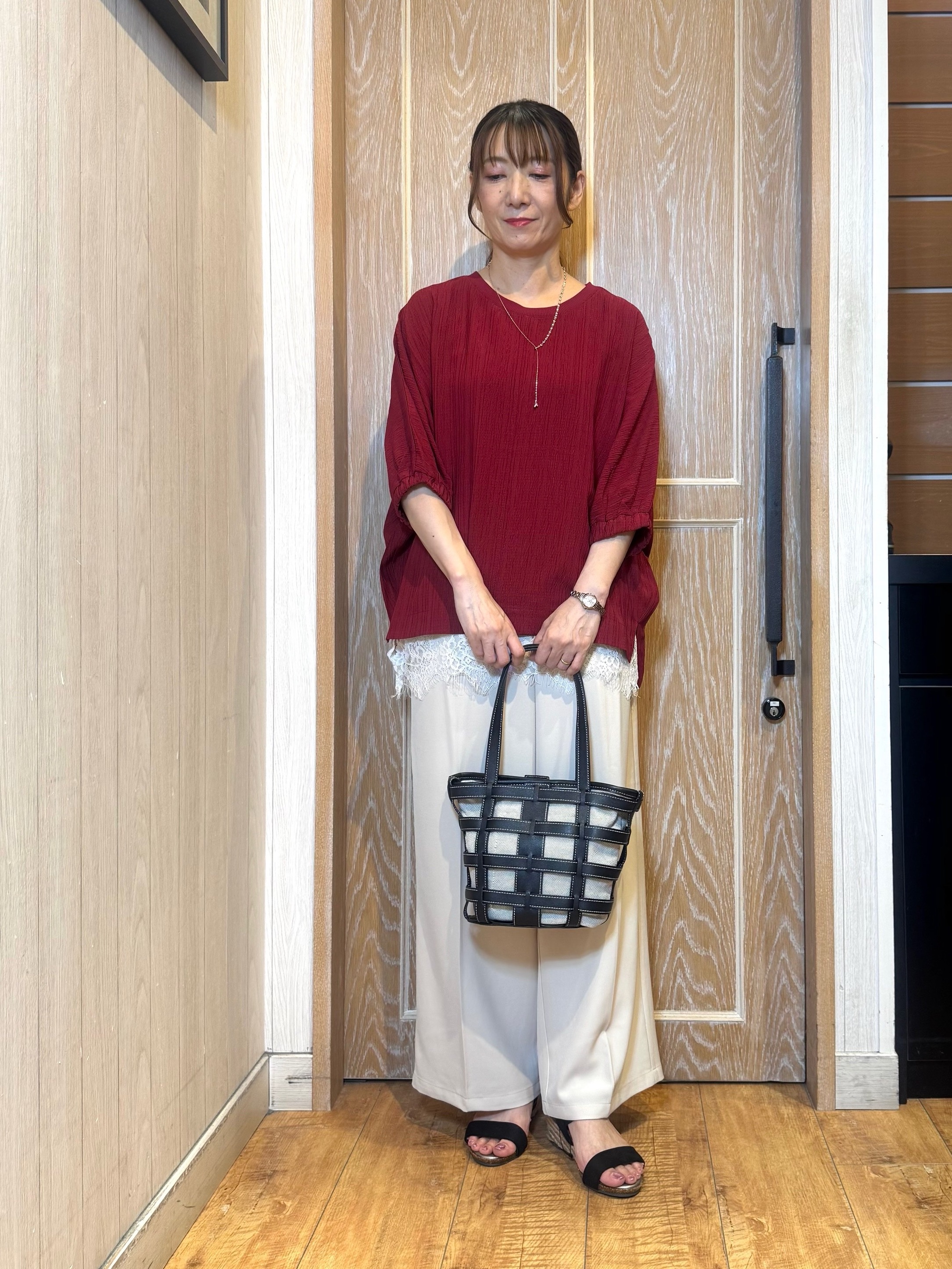 KAORIさんの「SHOO･LA･RUE｜【インせず着られる/洗濯後しわになりにくい】しぼしぼドルマンブラウス」を使ったコーディネート