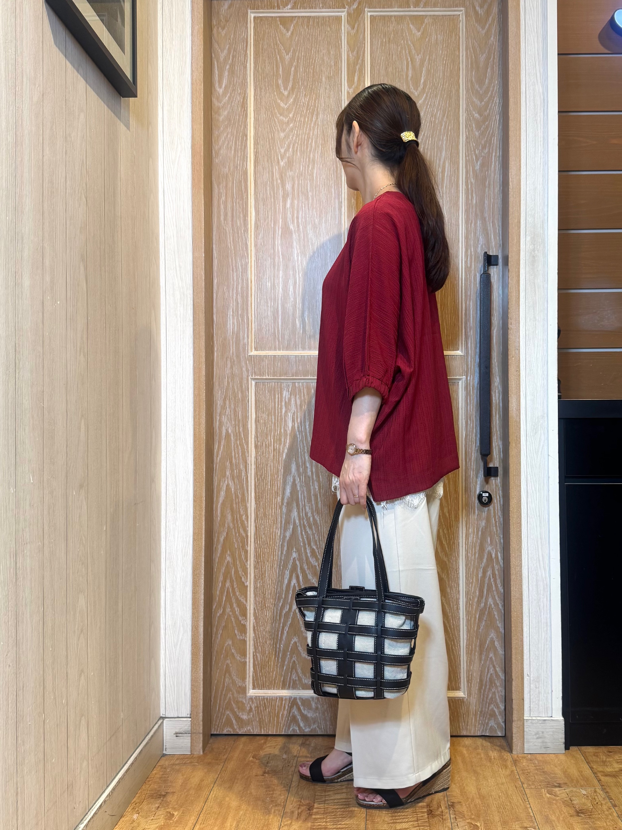 KAORIさんの「SHOO･LA･RUE｜【インせず着られる/洗濯後しわになりにくい】しぼしぼドルマンブラウス」を使ったコーディネート