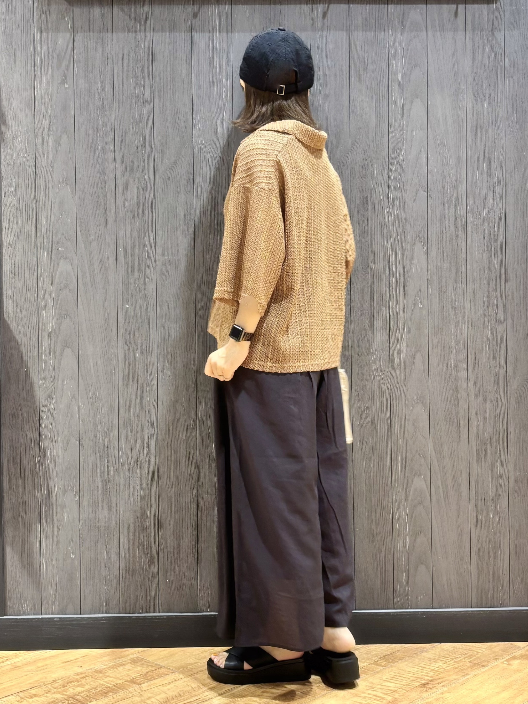 meiさんの「SHOO･LA･RUE｜【洗濯機可/S-LL】軽やかで涼しげな 透かしレース風前開きシャツ」を使ったコーディネート