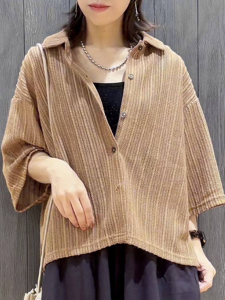 meiさんの「SHOO･LA･RUE｜【洗濯機可/S-LL】軽やかで涼しげな 透かしレース風前開きシャツ」を使ったコーディネート