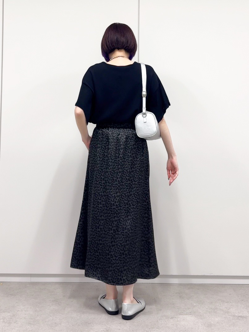 𝐜𝐡𝐢𝐤𝐚さんの「SHOO･LA･RUE｜【S-LL/ひんやり/洗濯機可】インせず着られる ひらり袖ニット」を使ったコーディネート