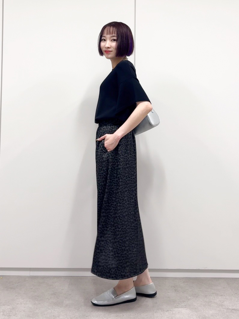 𝐜𝐡𝐢𝐤𝐚さんの「SHOO･LA･RUE｜【S-LL/ひんやり/洗濯機可】インせず着られる ひらり袖ニット」を使ったコーディネート