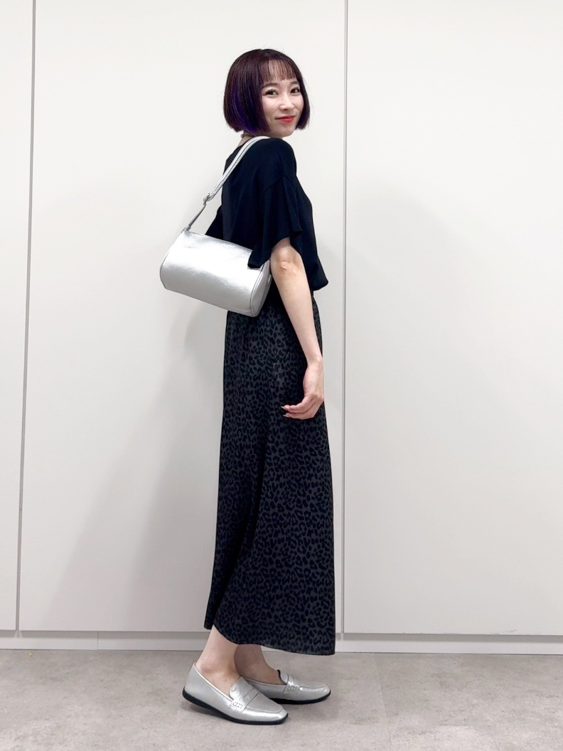 𝐜𝐡𝐢𝐤𝐚さんの「SHOO･LA･RUE｜【S-LL/ひんやり/洗濯機可】インせず着られる ひらり袖ニット」を使ったコーディネート