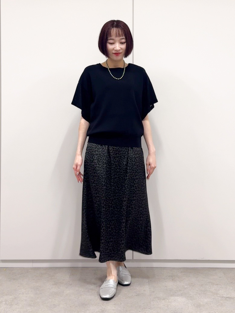 𝐜𝐡𝐢𝐤𝐚さんの「SHOO･LA･RUE｜【S-LL/ひんやり/洗濯機可】インせず着られる ひらり袖ニット」を使ったコーディネート