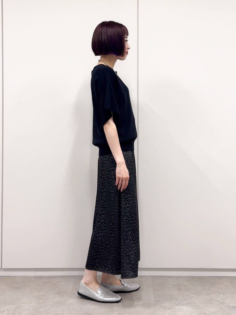𝐜𝐡𝐢𝐤𝐚さんの「SHOO･LA･RUE｜【S-LL/ひんやり/洗濯機可】インせず着られる ひらり袖ニット」を使ったコーディネート