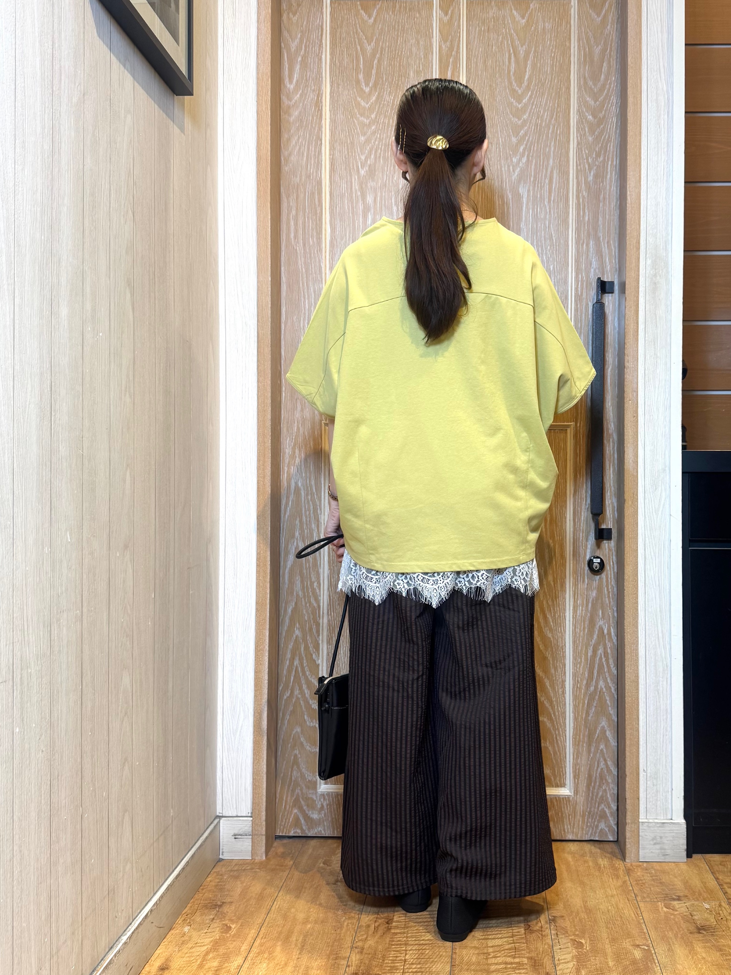 KAORIさんの「SHOO･LA･RUE｜【ひんやり/体型カバー】インせず着られる 上品見えのドルマントップス」を使ったコーディネート