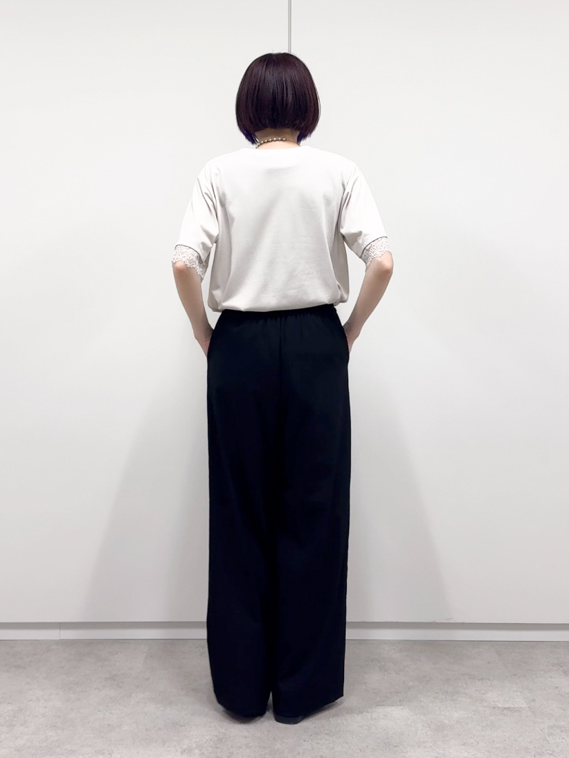 𝐜𝐡𝐢𝐤𝐚さんの「SHOO･LA･RUE｜【ひんやり/UV/S-LL】柄アソート お袖レースが旬顔 上品に決まる大人Tシャツ」を使ったコーディネート