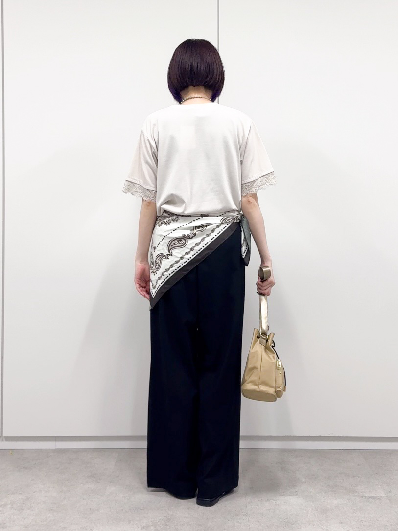 𝐜𝐡𝐢𝐤𝐚さんの「SHOO･LA･RUE｜【ひんやり/UV/S-LL】柄アソート お袖レースが旬顔 上品に決まる大人Tシャツ」を使ったコーディネート