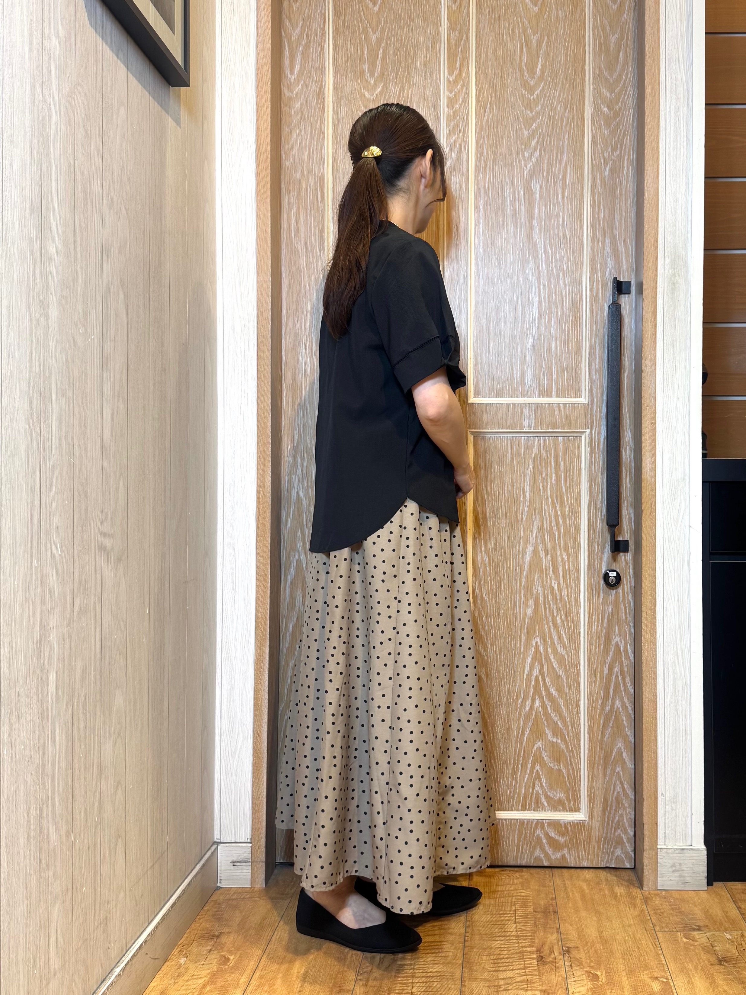 KAORIさんの「SHOO･LA･RUE｜【洗濯後しわになりにくい/インせずきまる】お袖のハシゴレースで涼やかに 麻調スキッパーブラウス」を使ったコーディネート
