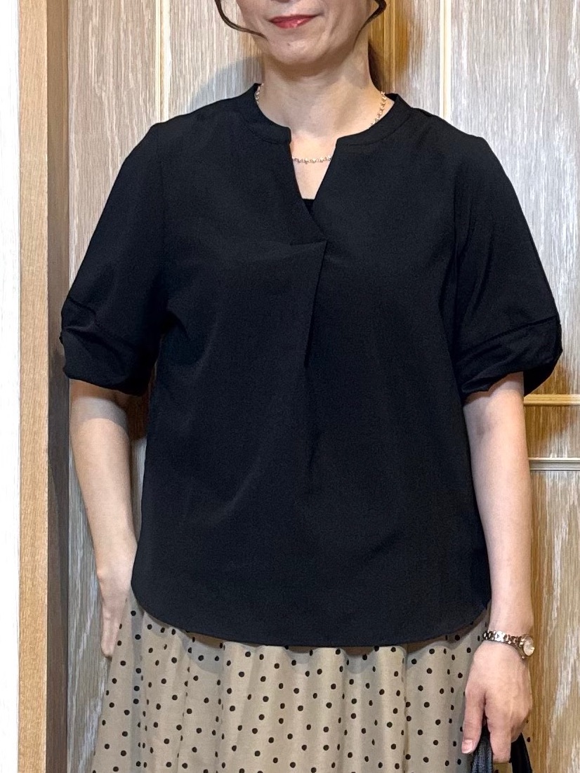 KAORIさんの「SHOO･LA･RUE｜【洗濯後しわになりにくい/インせずきまる】お袖のハシゴレースで涼やかに 麻調スキッパーブラウス」を使ったコーディネート
