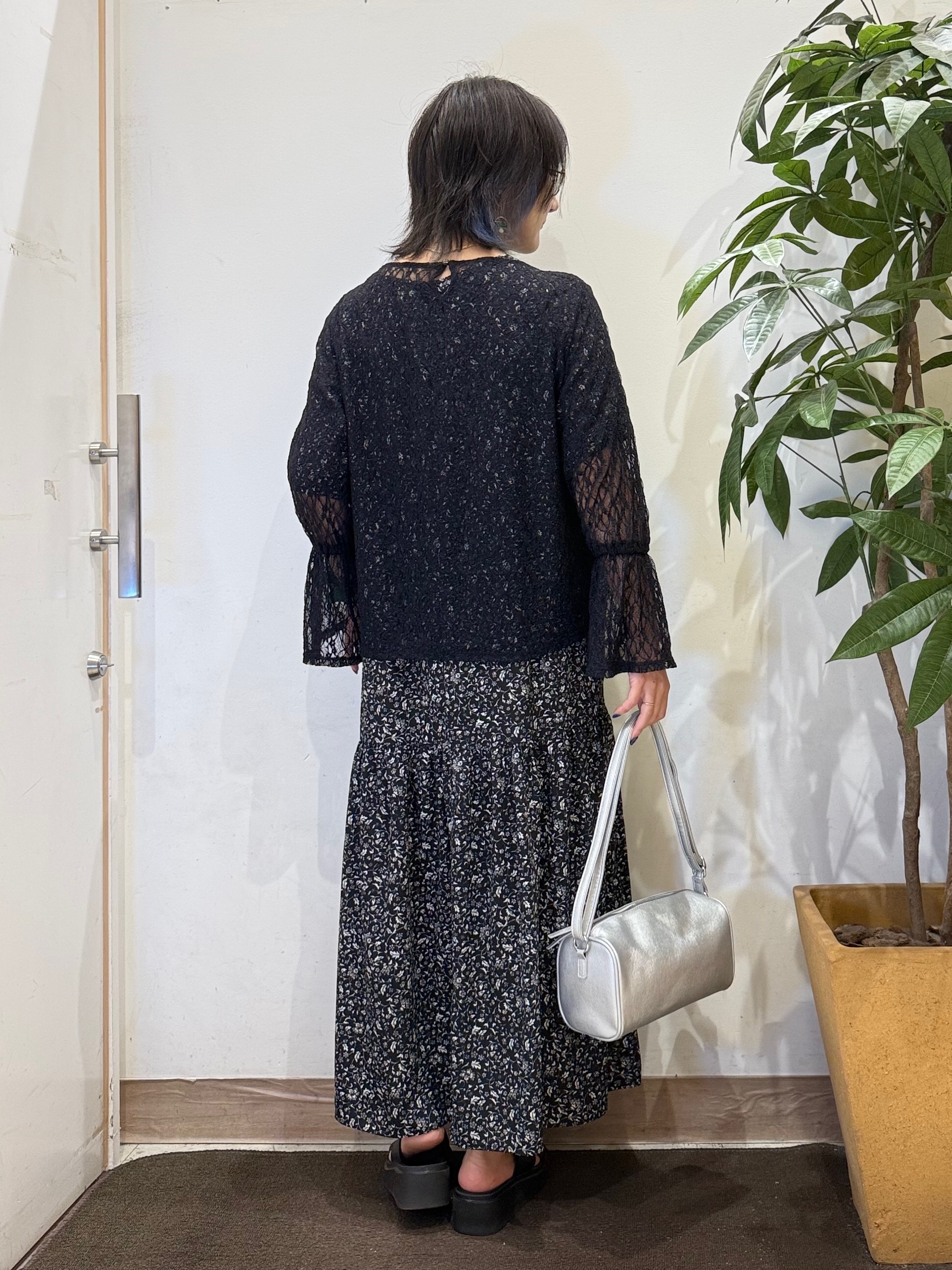 misakiさんの「SHOO･LA･RUE｜レースで華やかに映える 旬な透け感の レースシャーリングトップス」を使ったコーディネート
