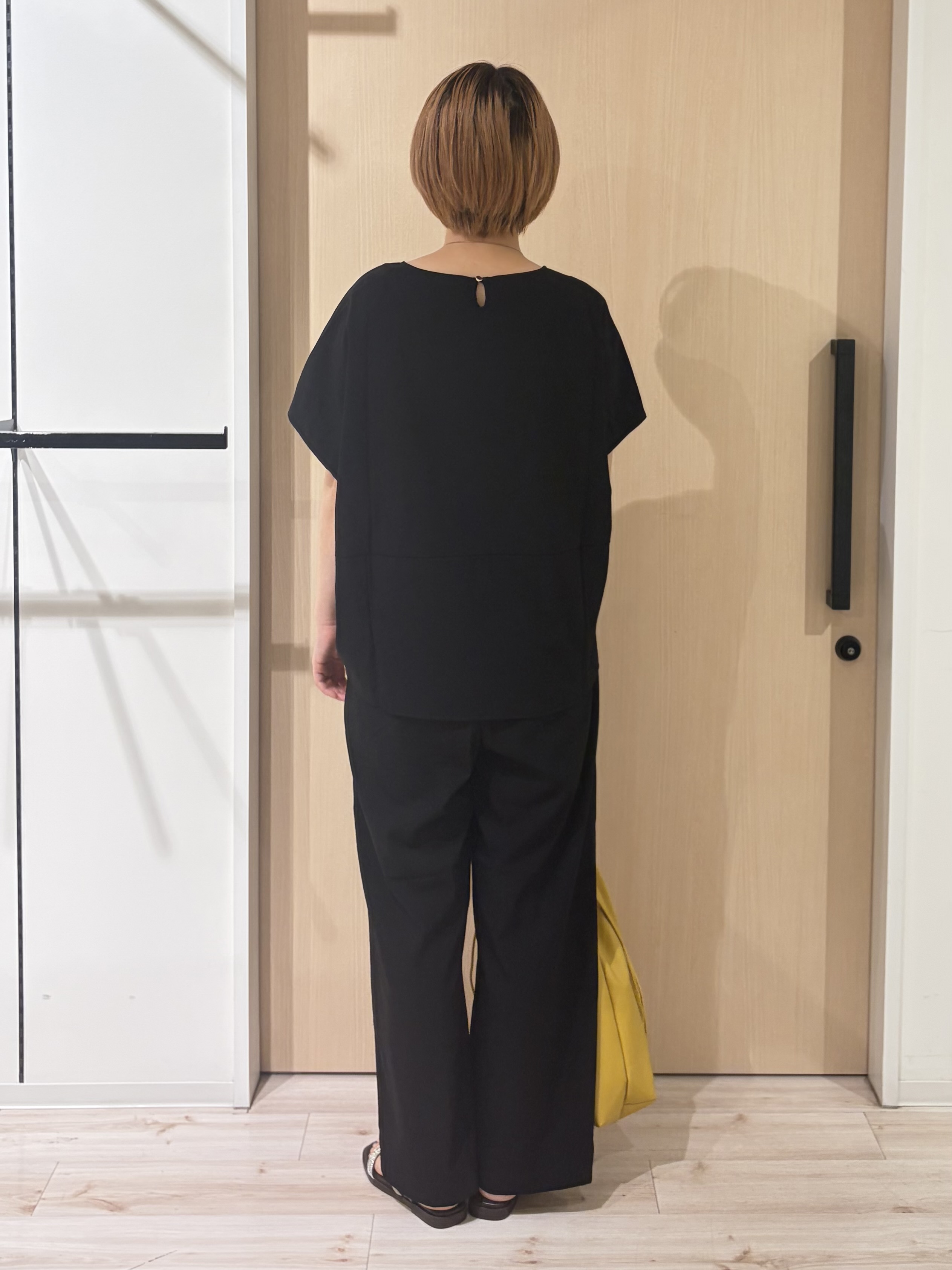 ひらしーさんの「SHOO･LA･RUE｜【洗濯機可/セットアップ可】軽凛(かろりん) シンプル上品 ひんやり切替コクーントップス」を使ったコーディネート