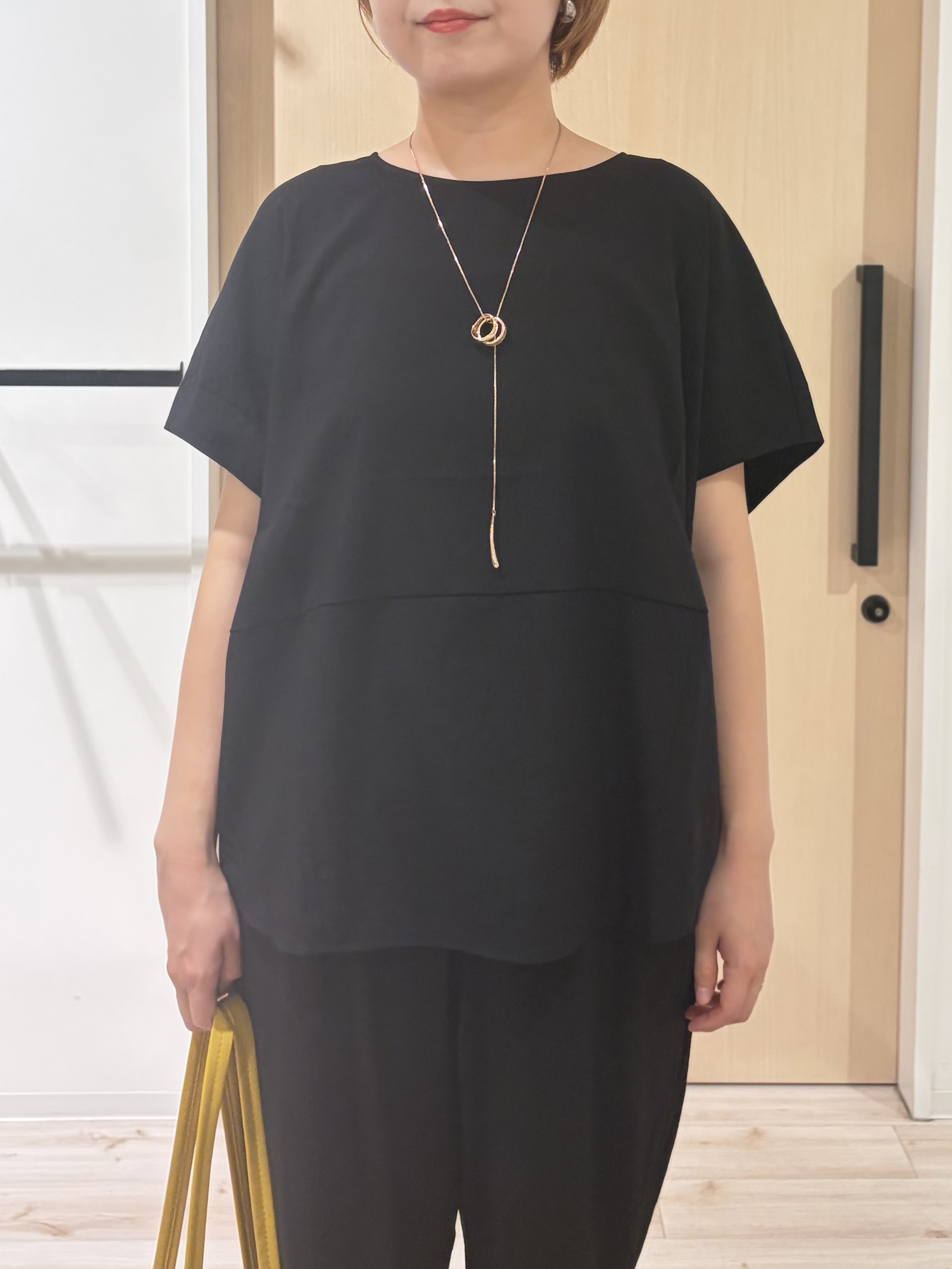 ひらしーさんの「SHOO･LA･RUE｜【洗濯機可/セットアップ可】軽凛(かろりん) シンプル上品 ひんやり切替コクーントップス」を使ったコーディネート