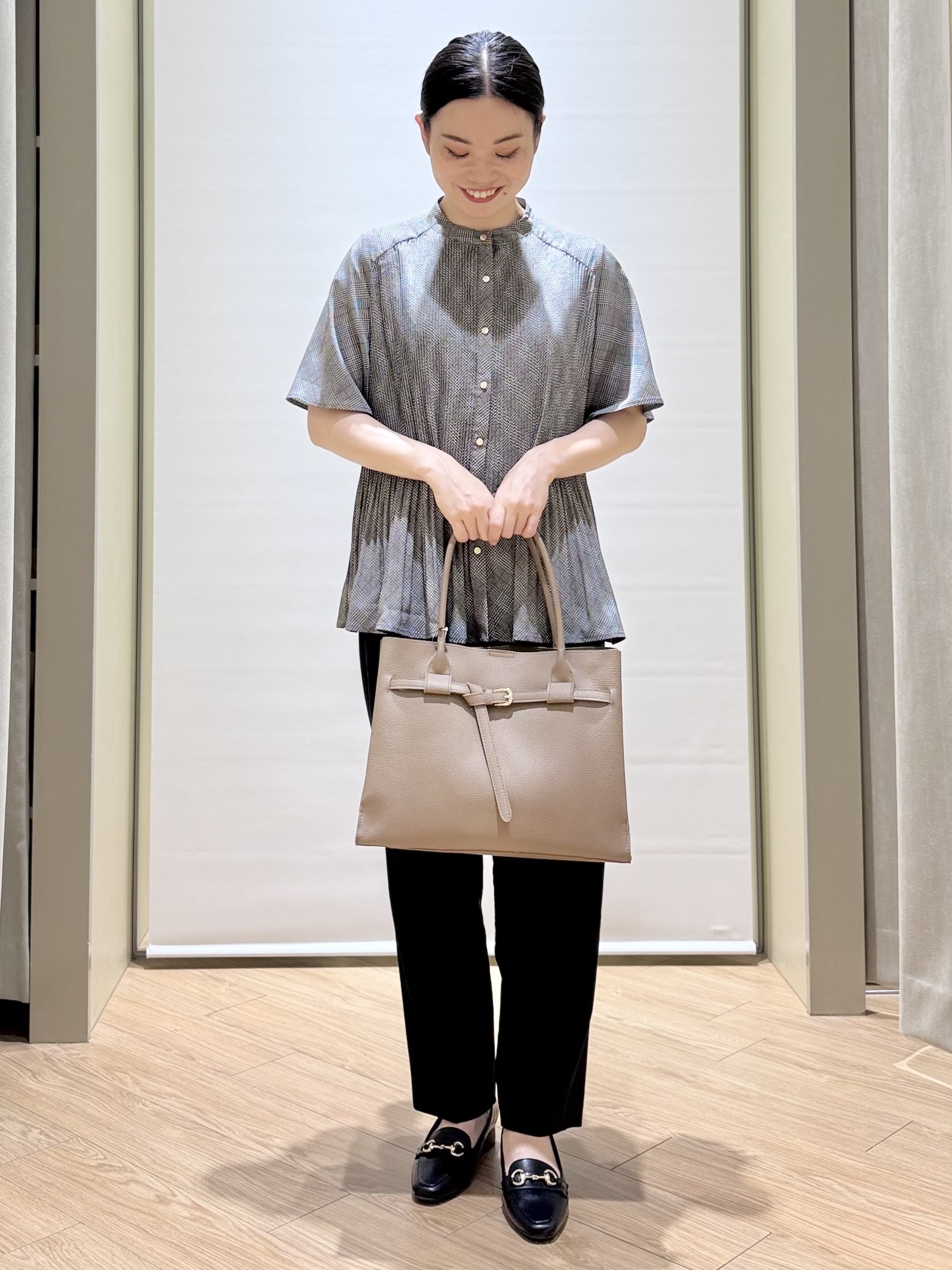 あんりさんの「grove｜【体系カバー◎】大人フェミニン消しプリーツブラウス」を使ったコーディネート