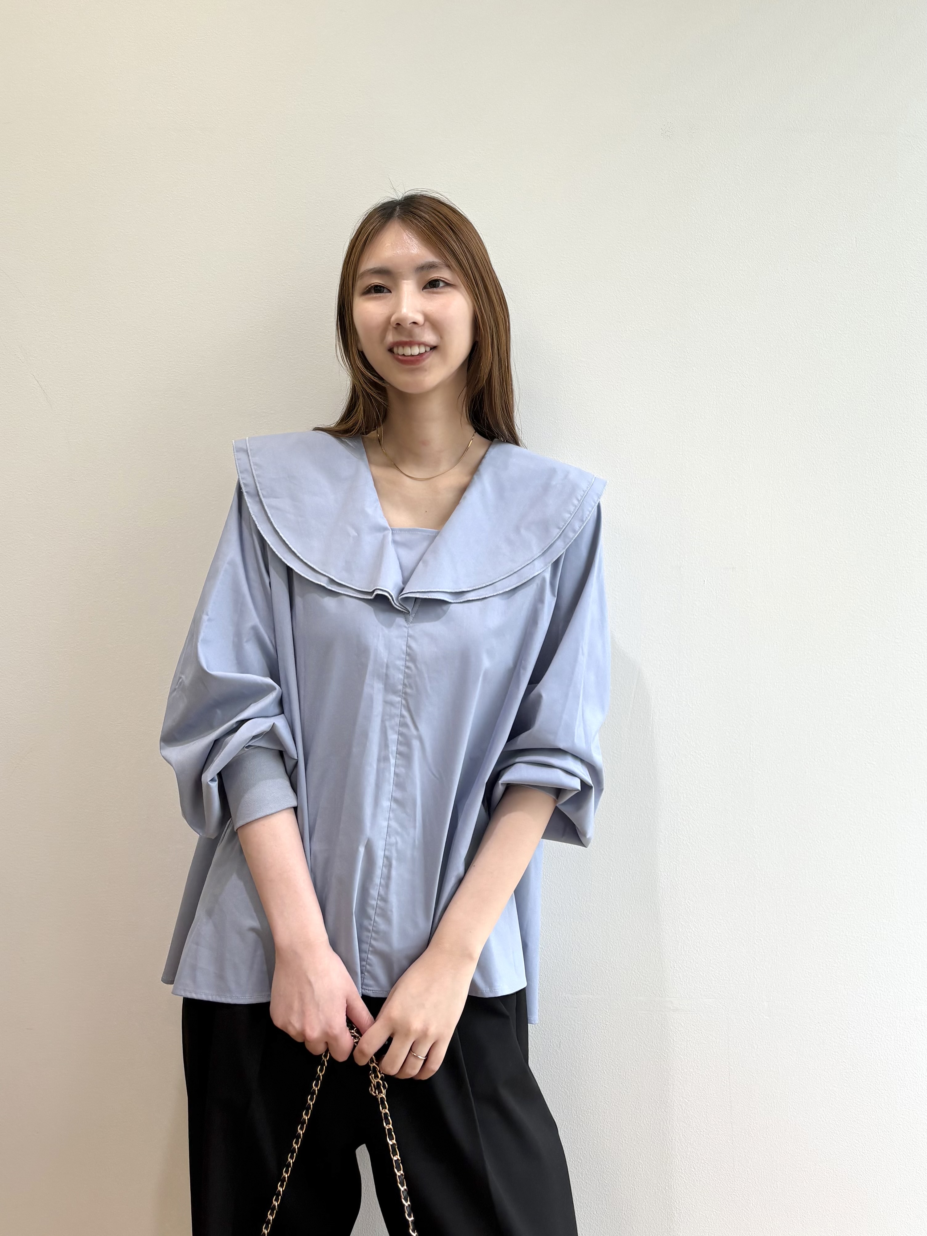 めぐさんの「OPAQUE.CLIP｜大判スクエアデザインスカーフ」を使ったコーディネート
