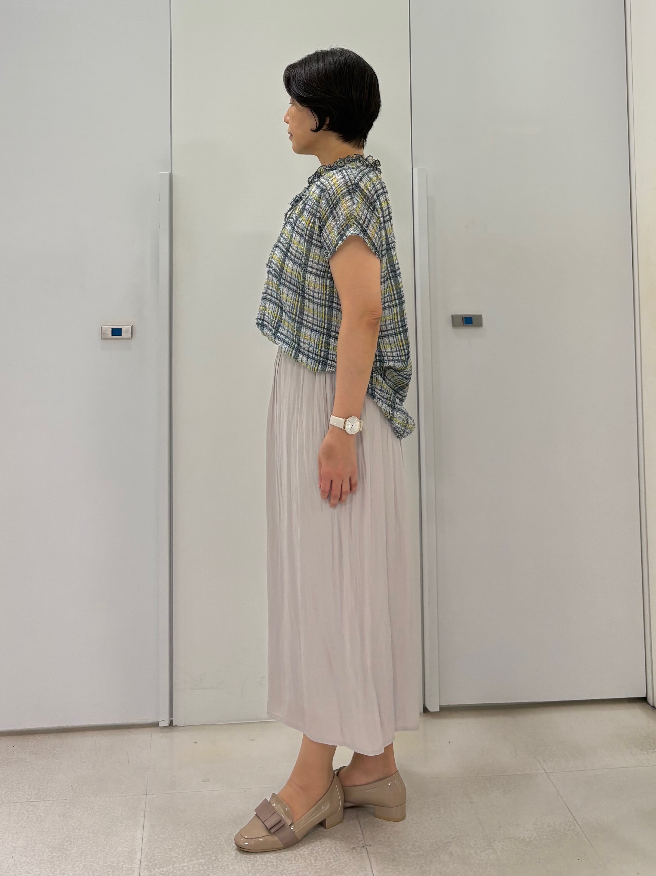 hIさんの「COUP DE CHANCE｜チェック柄フリルブラウス」を使ったコーディネート
