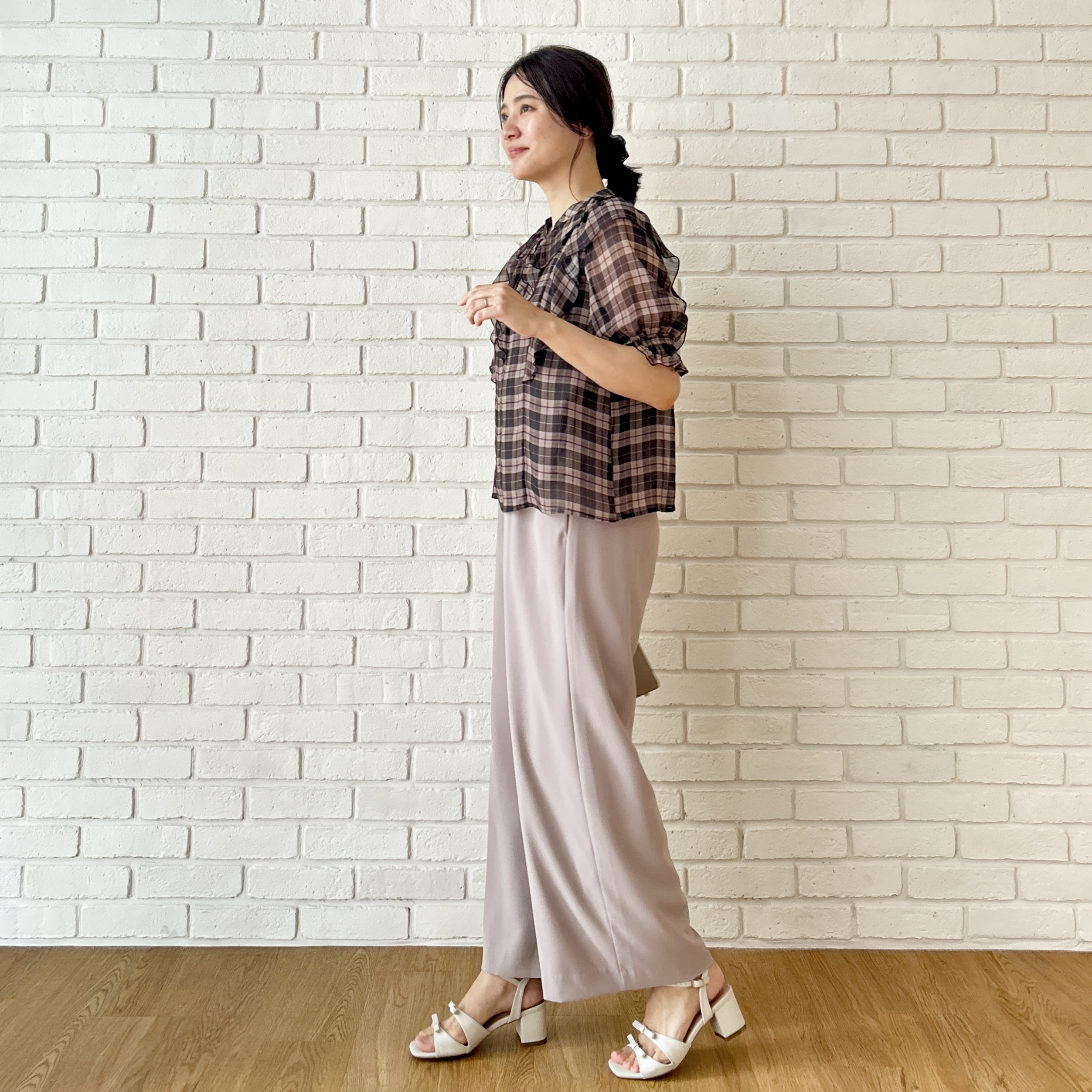 shinoさんの「Couture brooch｜【楊柳シフォンで涼しく】フリルチェックブラウス」を使ったコーディネート