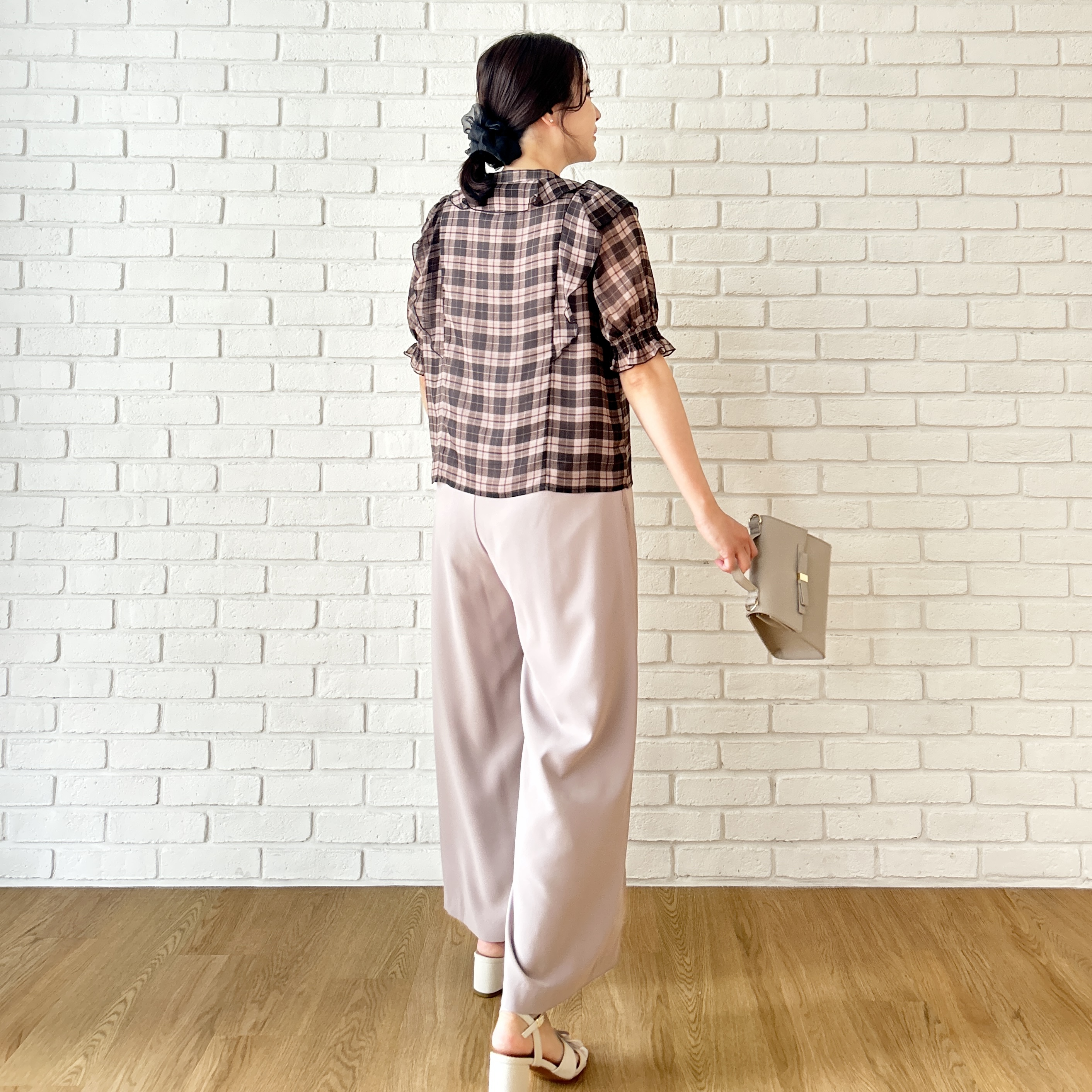 shinoさんの「Couture brooch｜【楊柳シフォンで涼しく】フリルチェックブラウス」を使ったコーディネート