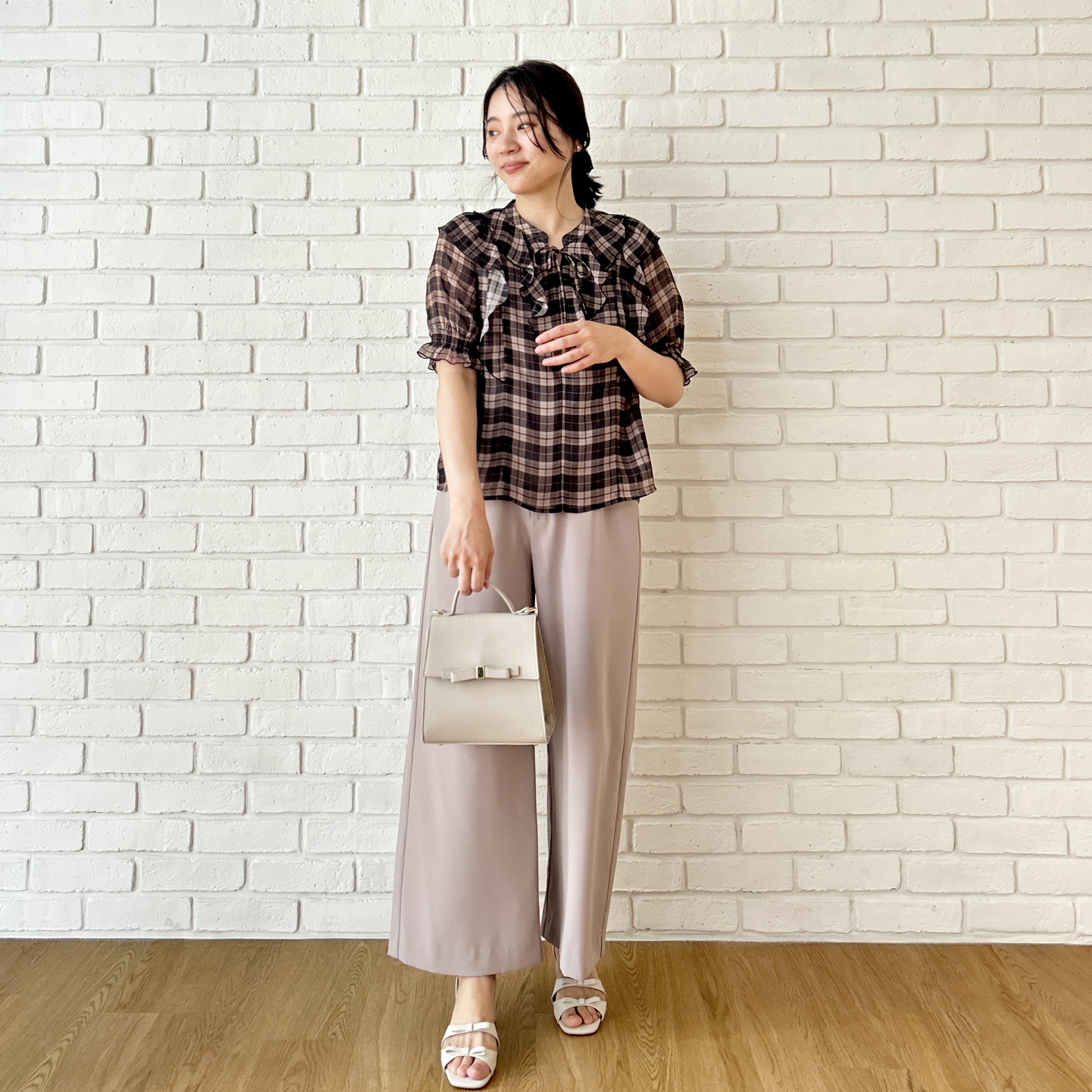shinoさんの「Couture brooch｜【楊柳シフォンで涼しく】フリルチェックブラウス」を使ったコーディネート