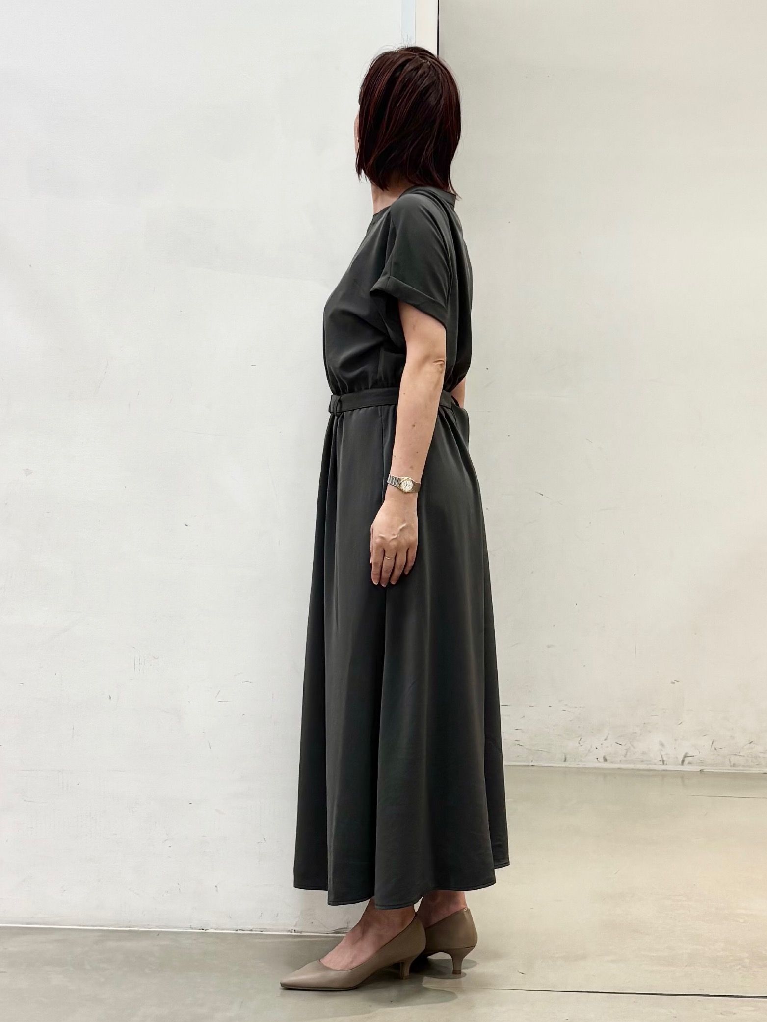 fujiさんの「THE SHOP TK｜【M-XL/ひんやり/遮熱】やみつきになる とろみスキッパーワンピース」を使ったコーディネート