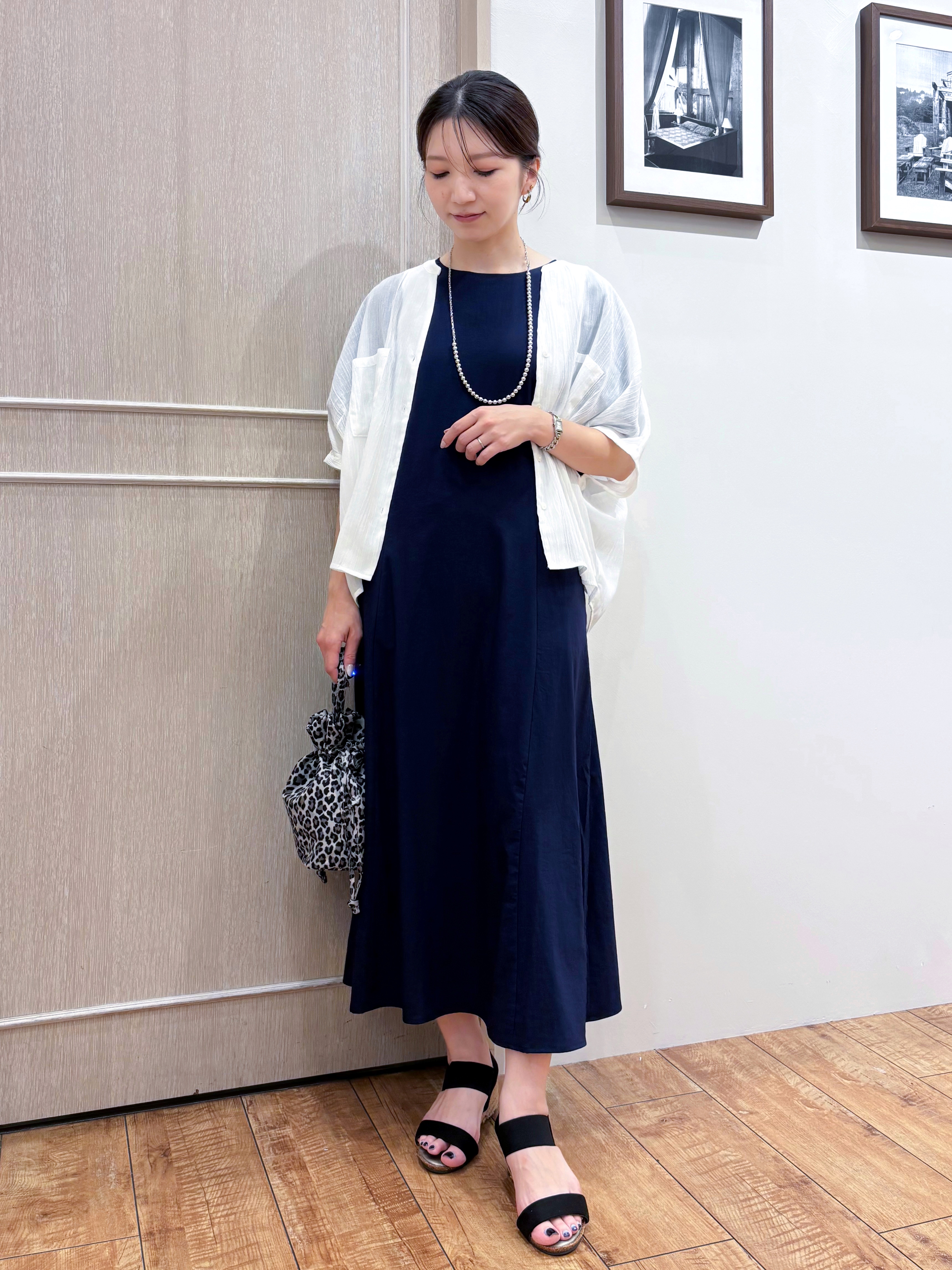 なみさんの「SHOO･LA･RUE｜【洗濯機可/選べる6色】程よいシアー感が涼し気 ゆったりワッシャードルマンブラウス」を使ったコーディネート