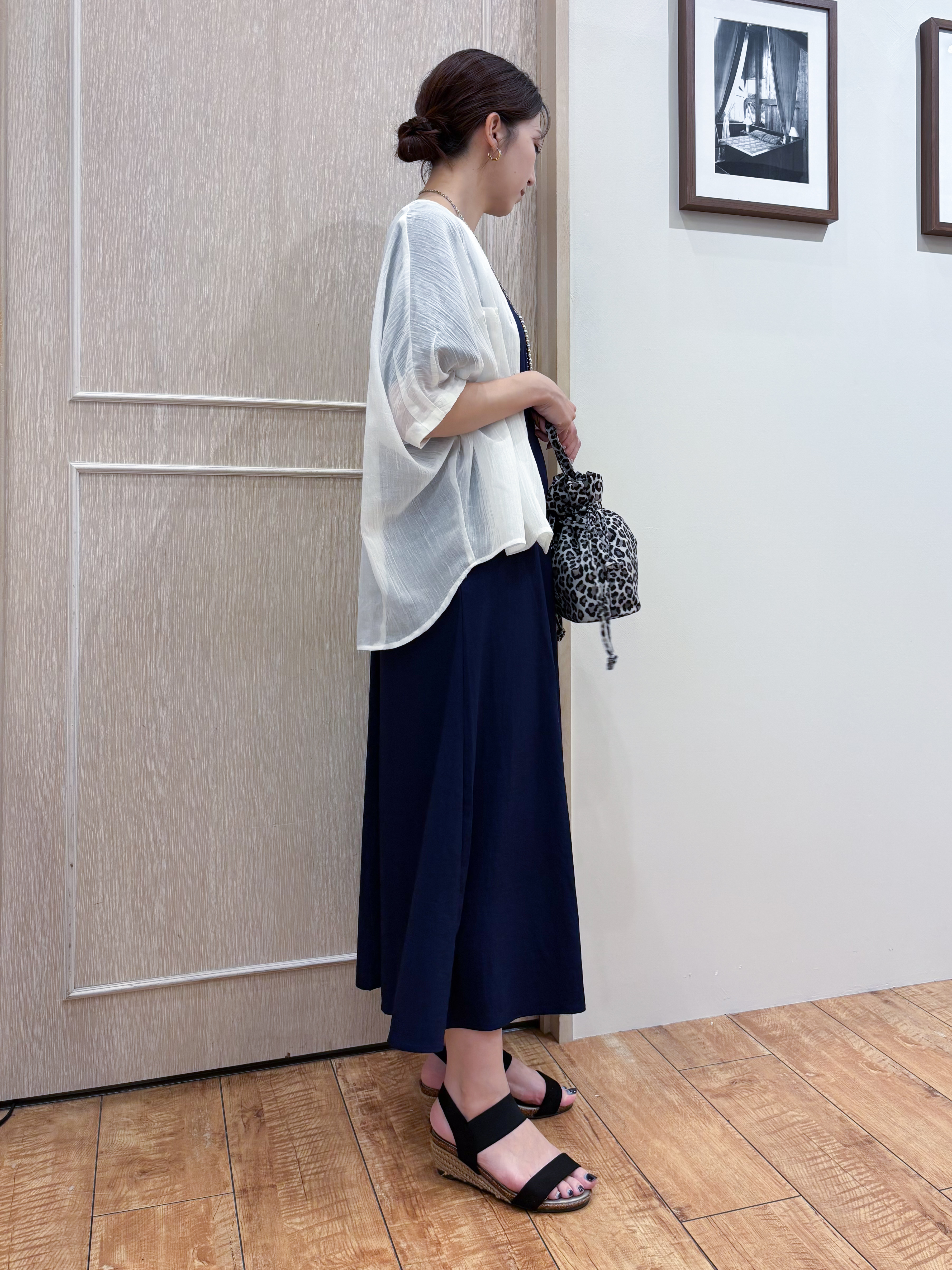 なみさんの「SHOO･LA･RUE｜【洗濯機可/選べる6色】程よいシアー感が涼し気 ゆったりワッシャードルマンブラウス」を使ったコーディネート